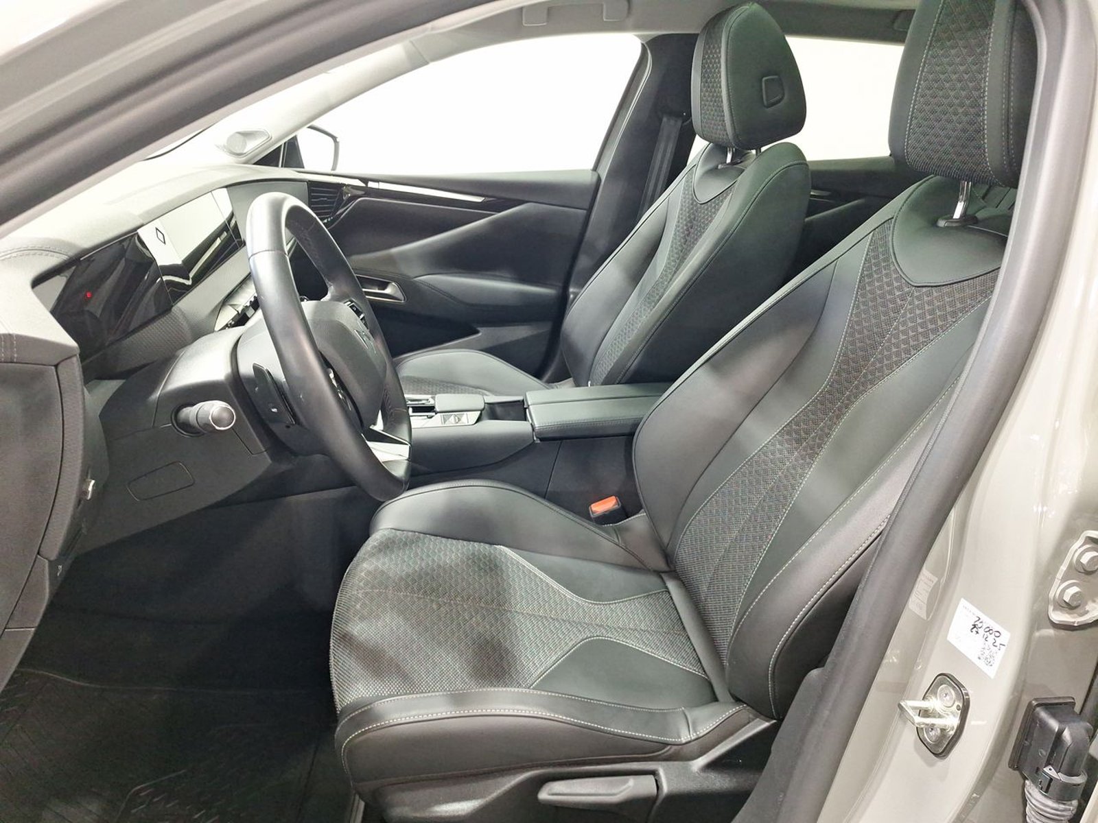 Ds DS4 CROSS BLUEHDI 1.5 AUT 2024 - Imagen 18 de 20
