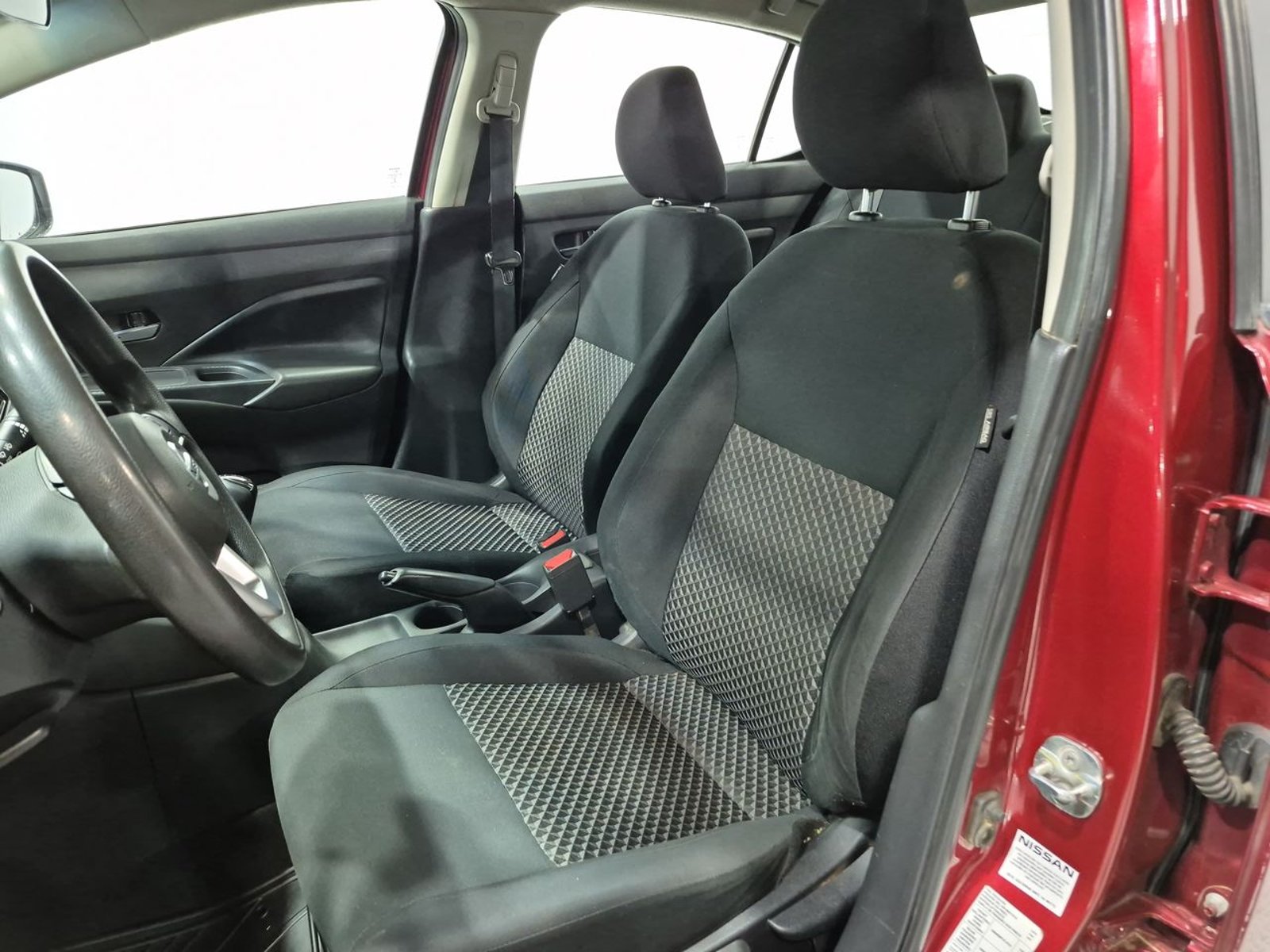 Nissan VERSA MT 1.6 2023 - Imagen 18 de 20