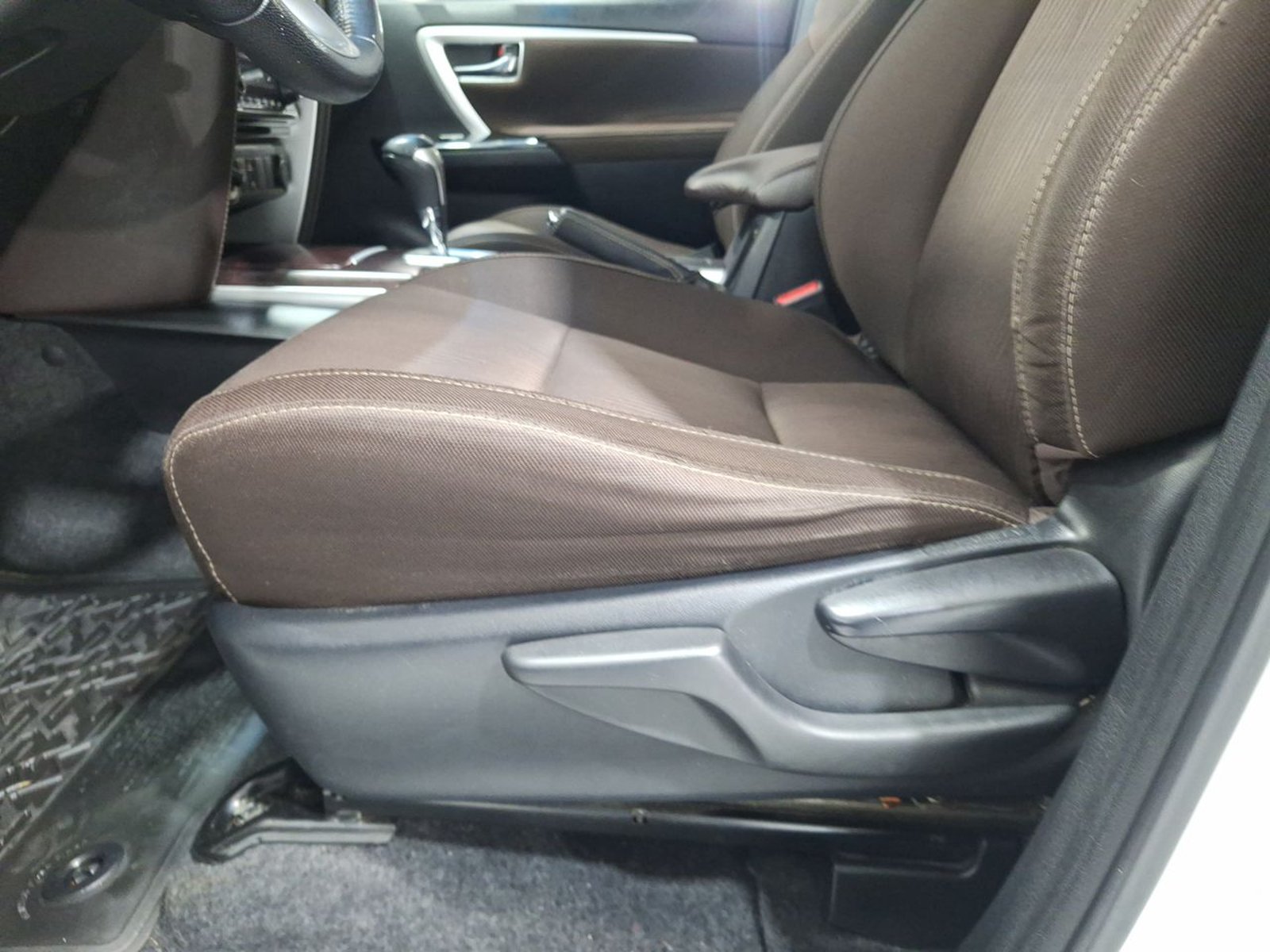 Toyota FORTUNER SRV 4X4 2.7 AUT 2019 - Imagen 17 de 20