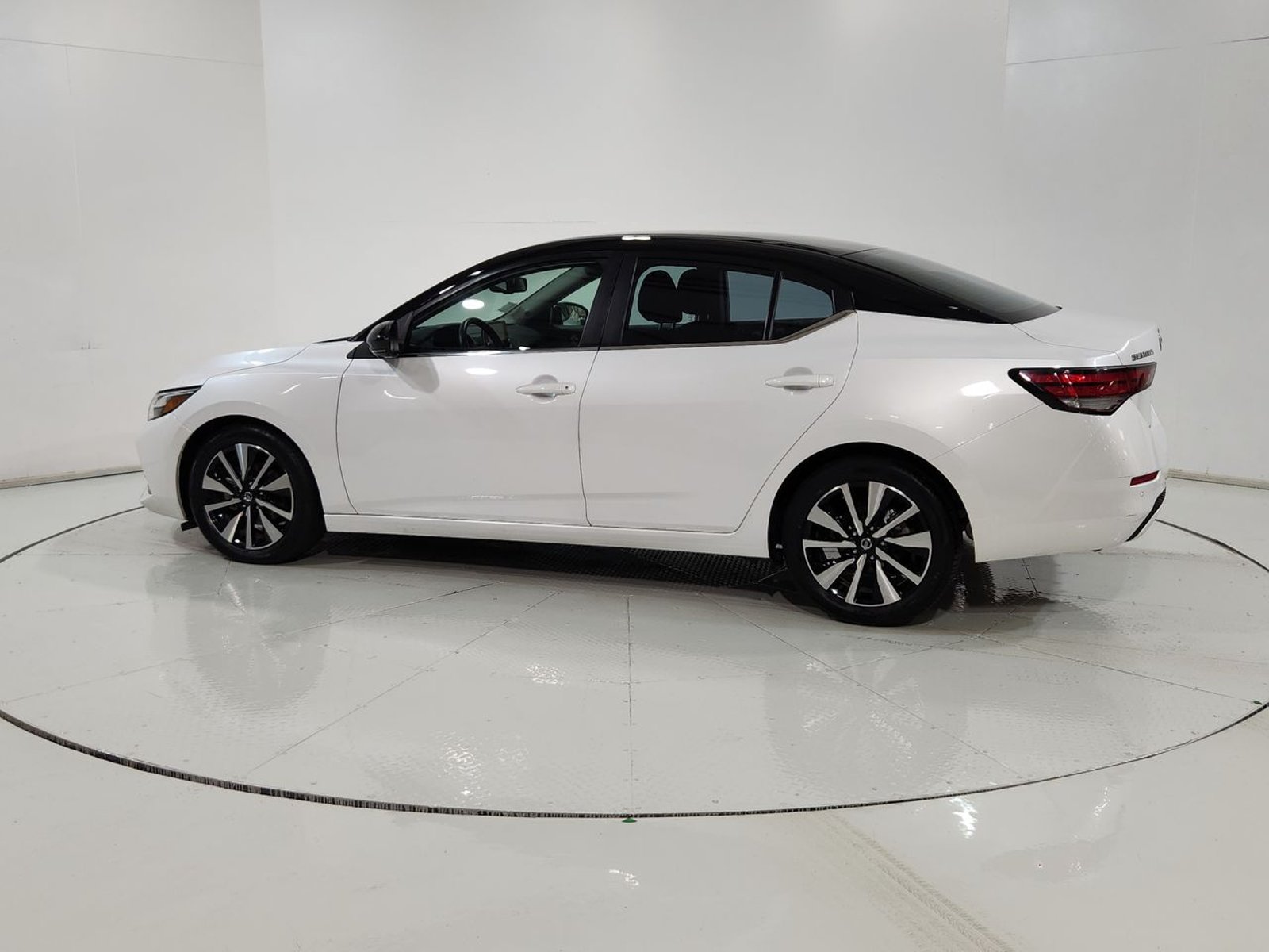 Nissan SENTRA 4X2 2.0 AUT 2024 - Imagen 6 de 20