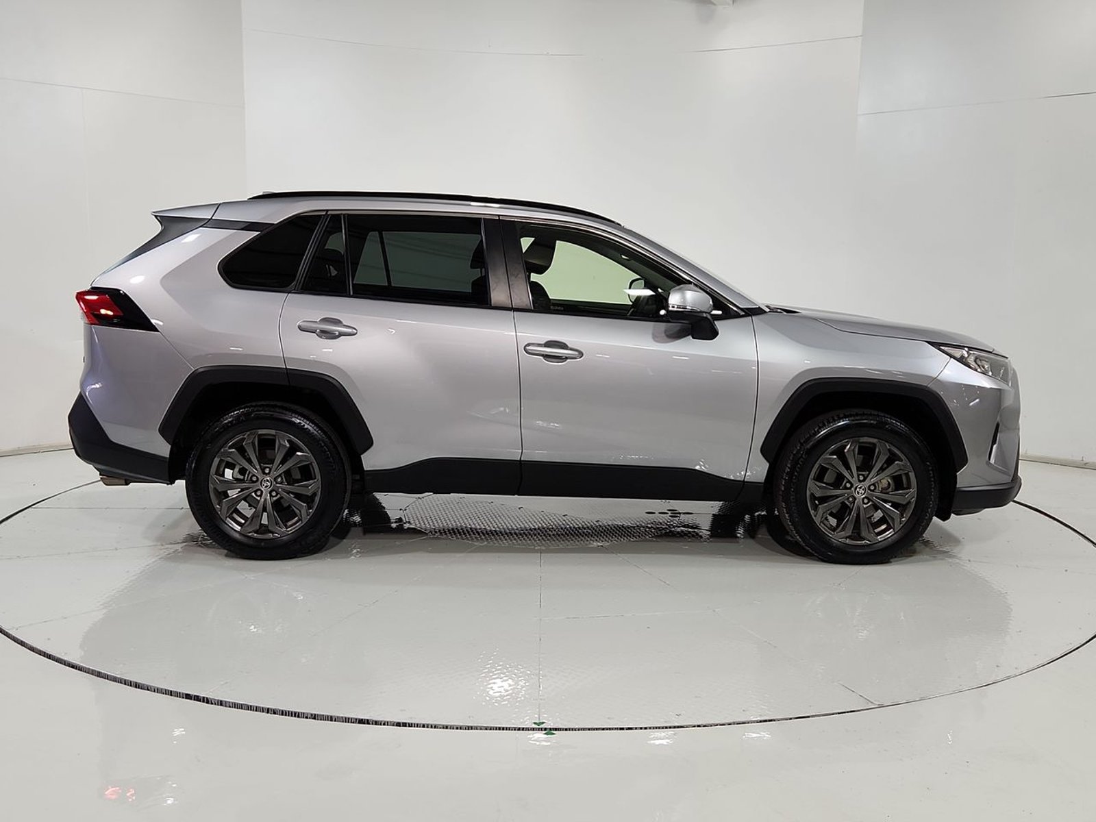 Toyota RAV4 4X2 2.0 AUT 2024 - Imagen 13 de 20