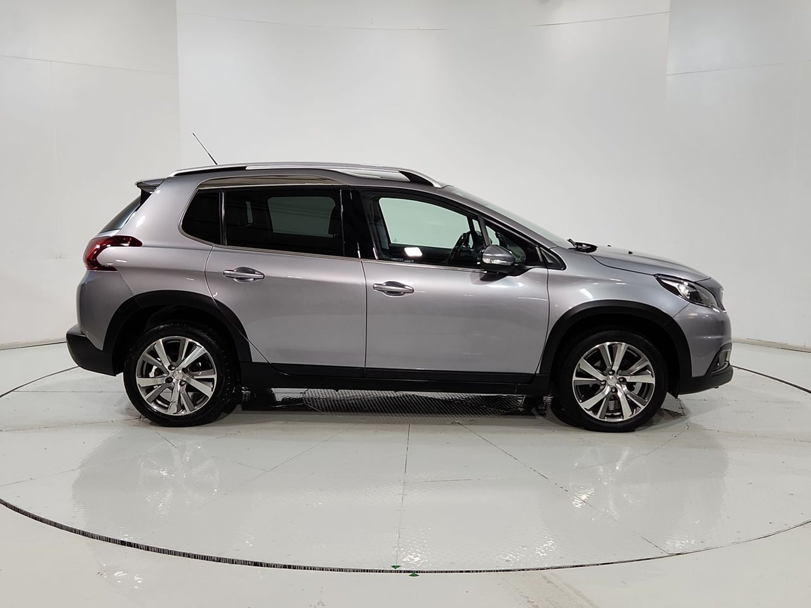 Peugeot 2008 ALLURE BLUEHDI 1.5 2020 - Imagen 13 de 20