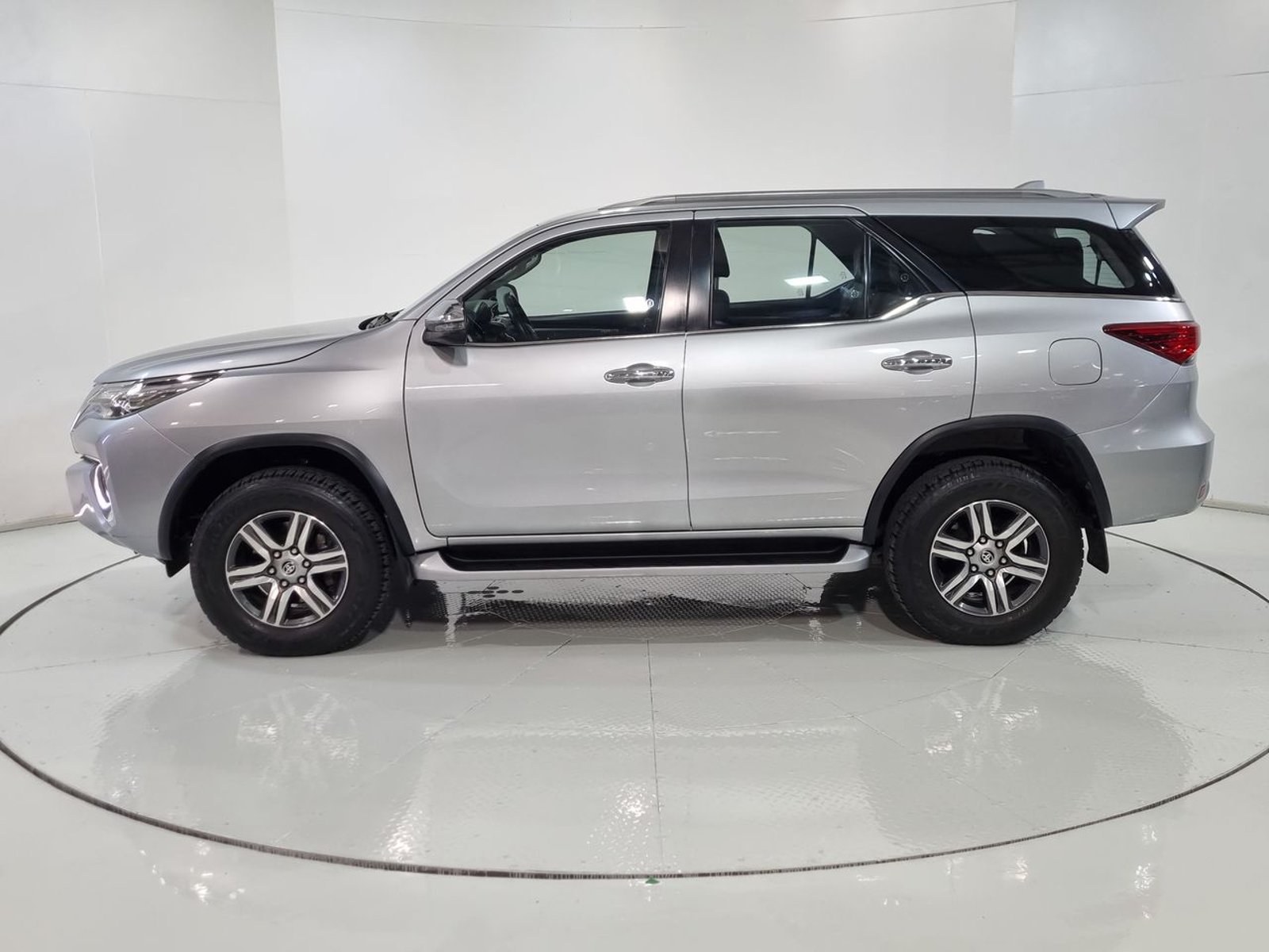 Toyota FORTUNER SRX 2.7 AUT 2020 - Imagen 5 de 20