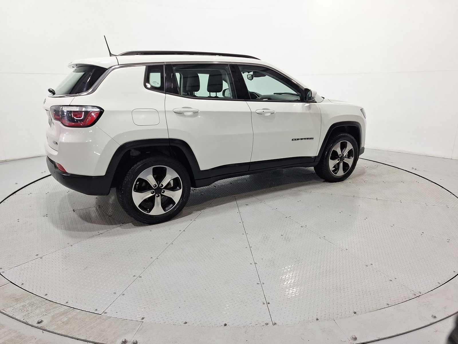 Jeep COMPASS LONGITUDE 4X4 2.4 AUT 2018 - Imagen 9 de 20