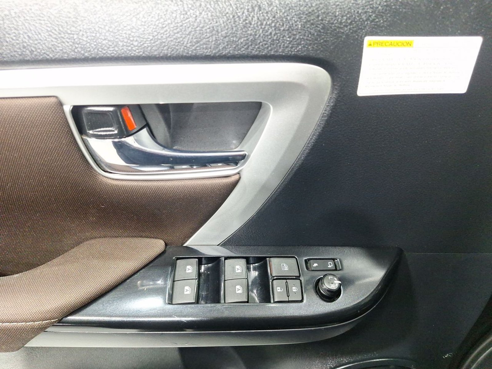 Toyota FORTUNER SRV 2.7 AUT 2019 - Imagen 16 de 20