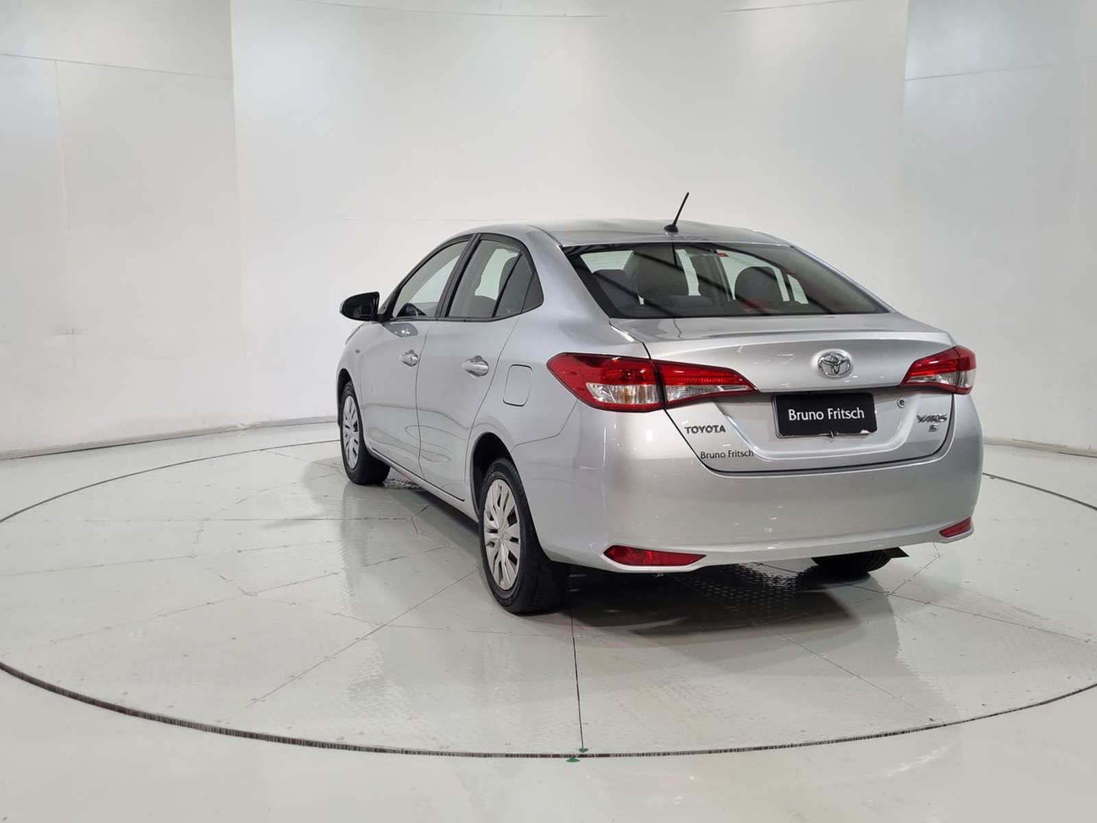 Toyota YARIS SEDAN OTTO 1.5 2023 - Imagen 8 de 20