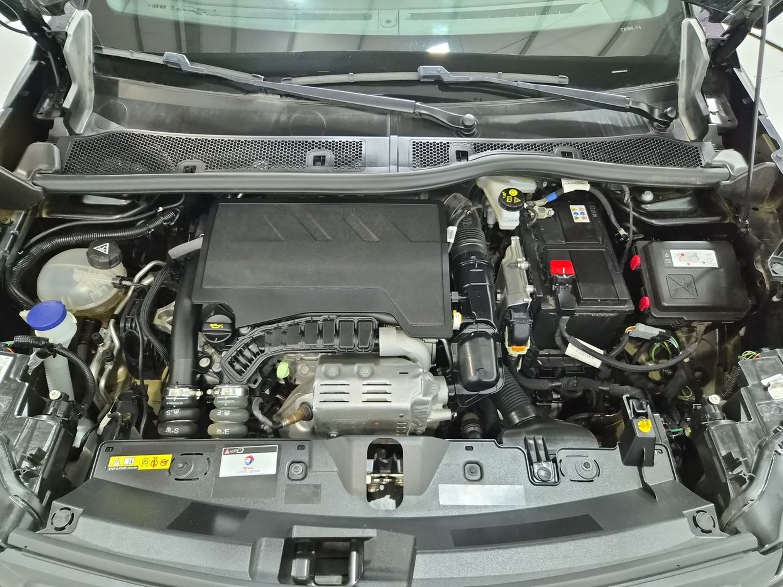 Peugeot 2008 ALLURE 130 1.2 2024 - Imagen 15 de 20