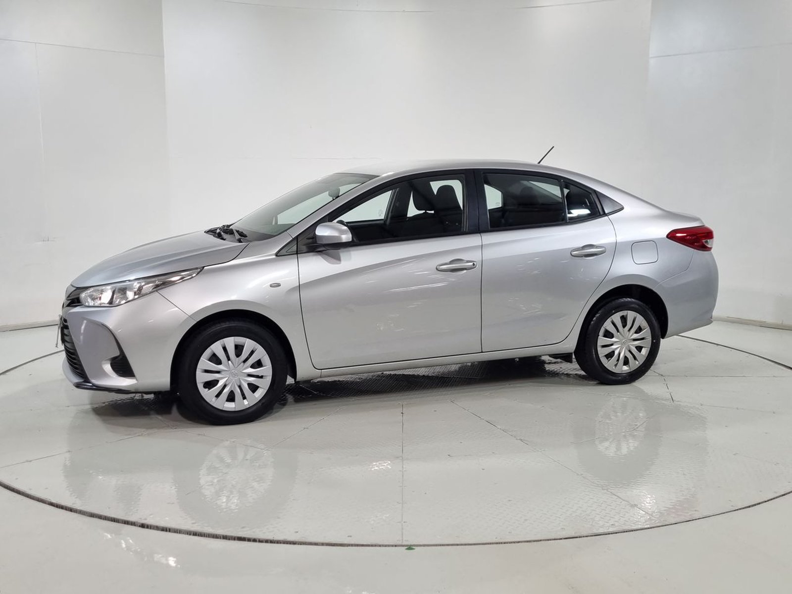 Toyota YARIS SEDAN OTTO 1.5 2023 - Imagen 4 de 20
