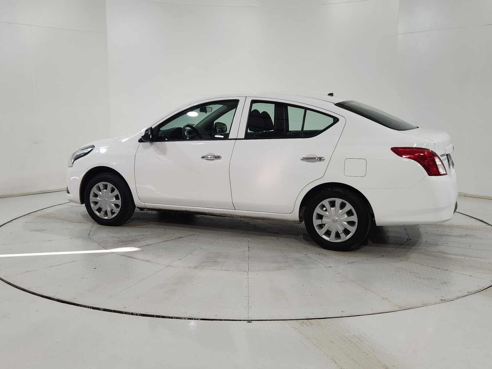 Nissan VERSA SENSE 1.6 2017 - Imagen 6 de 20