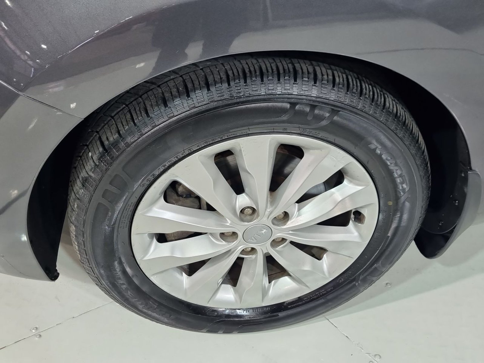 Kia GRAND CARNIVAL EX 3.3 AUT 2017 - Imagen 18 de 20