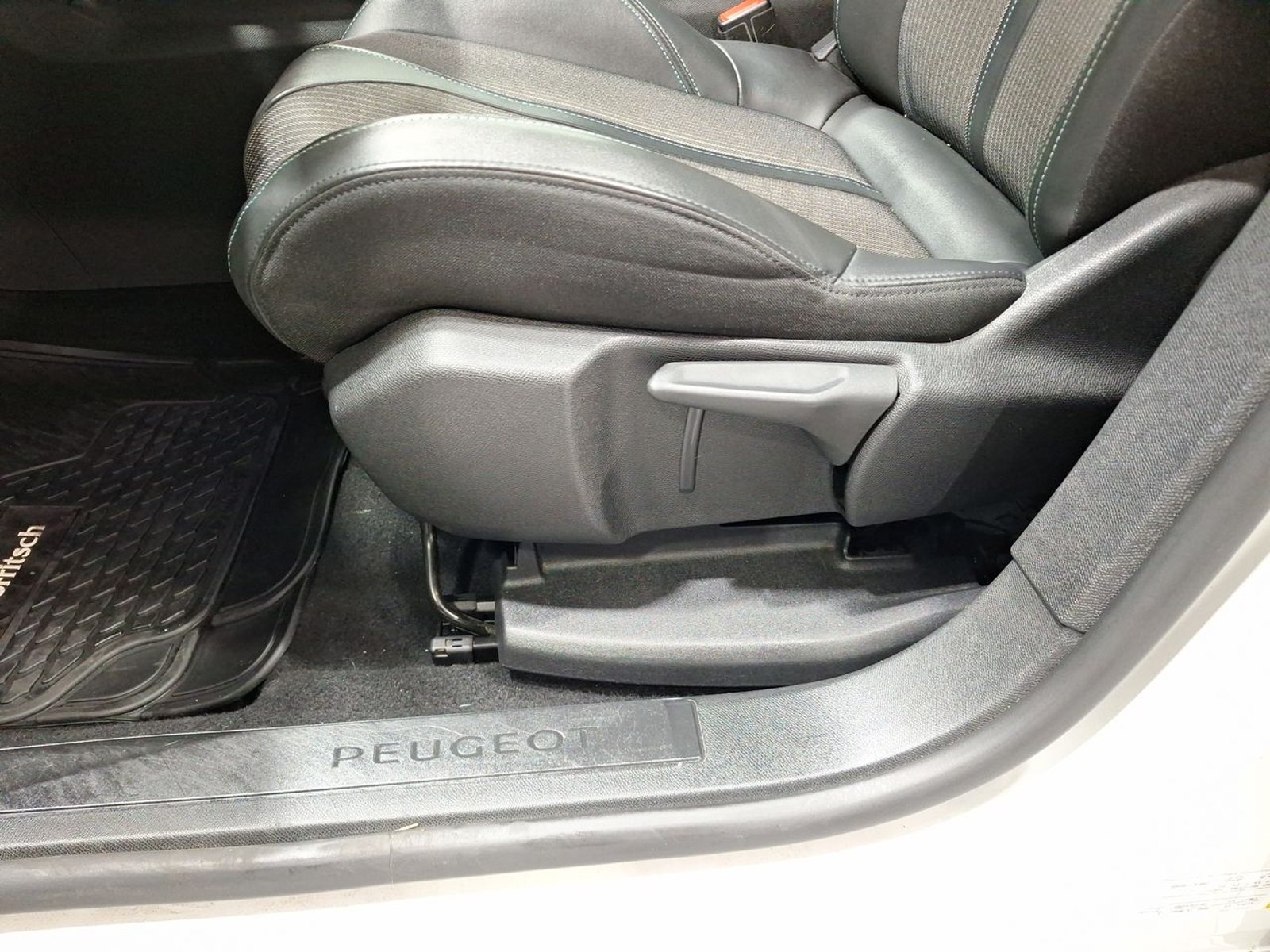 Peugeot 3008 BLUE HDI 130 EAT8 1.5 AUT 2022 - Imagen 17 de 20