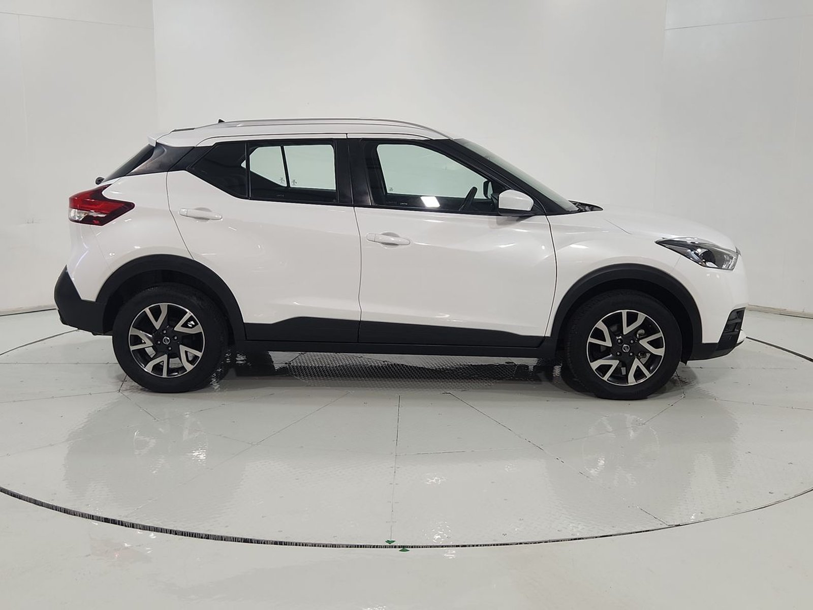 Nissan KICKS 1.6 2019 - Imagen 13 de 20