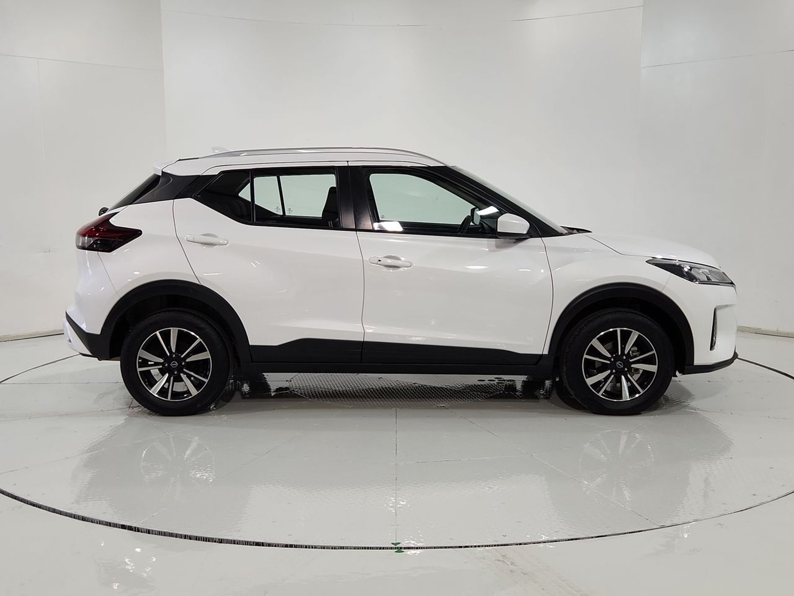 Nissan KICKS MT 1.6 2023 - Imagen 13 de 20