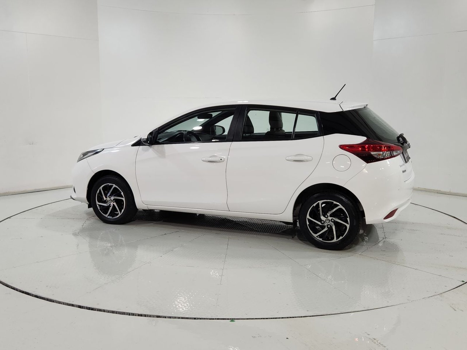 Toyota YARIS HB OTTO 1.5 2021 - Imagen 6 de 20