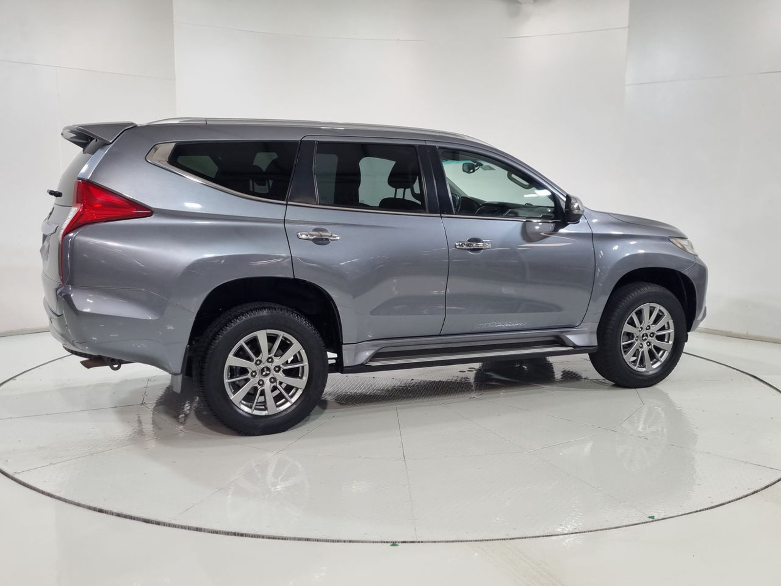 Mitsubishi MONTERO SPORT 3.0 AUT 2017 - Imagen 12 de 20