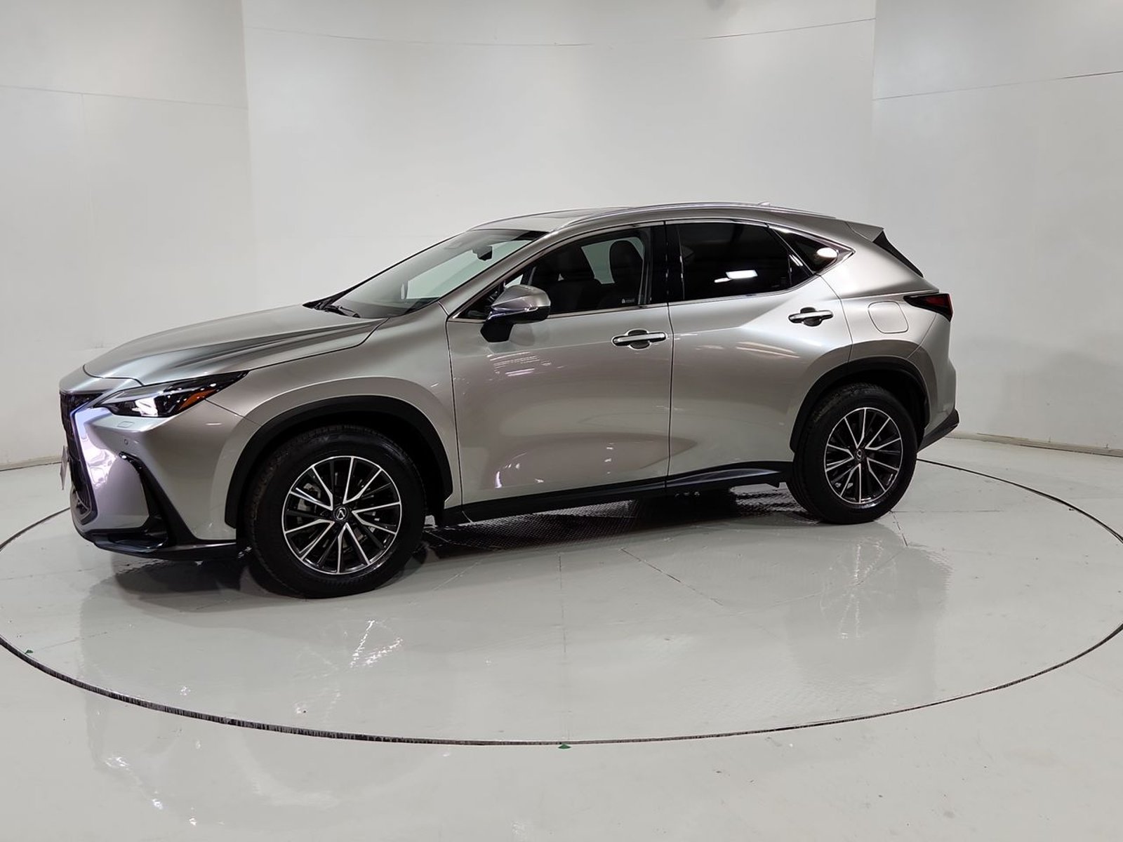 Lexus NX350H NX 350H 2.5 AUT 2024 - Imagen 4 de 20