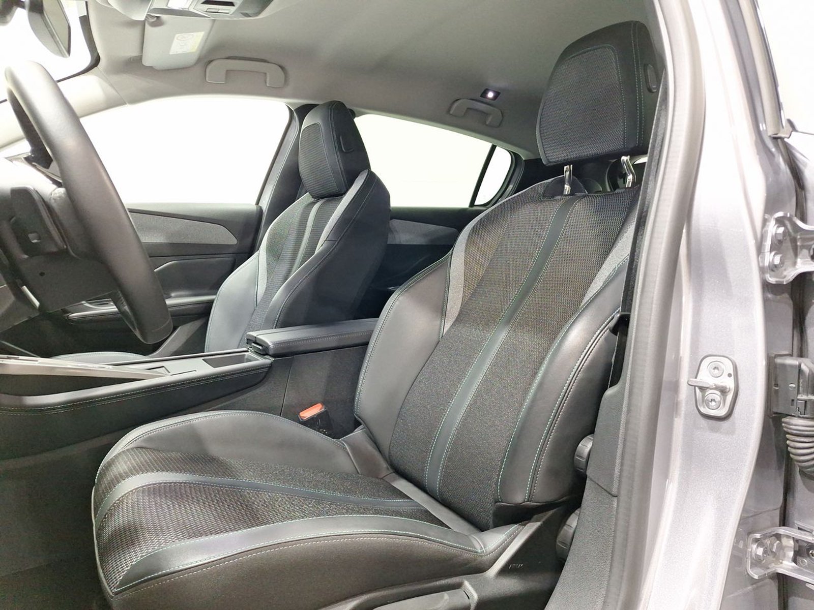 Peugeot 308 PURETECH 1.2 AUT 2024 - Imagen 18 de 20