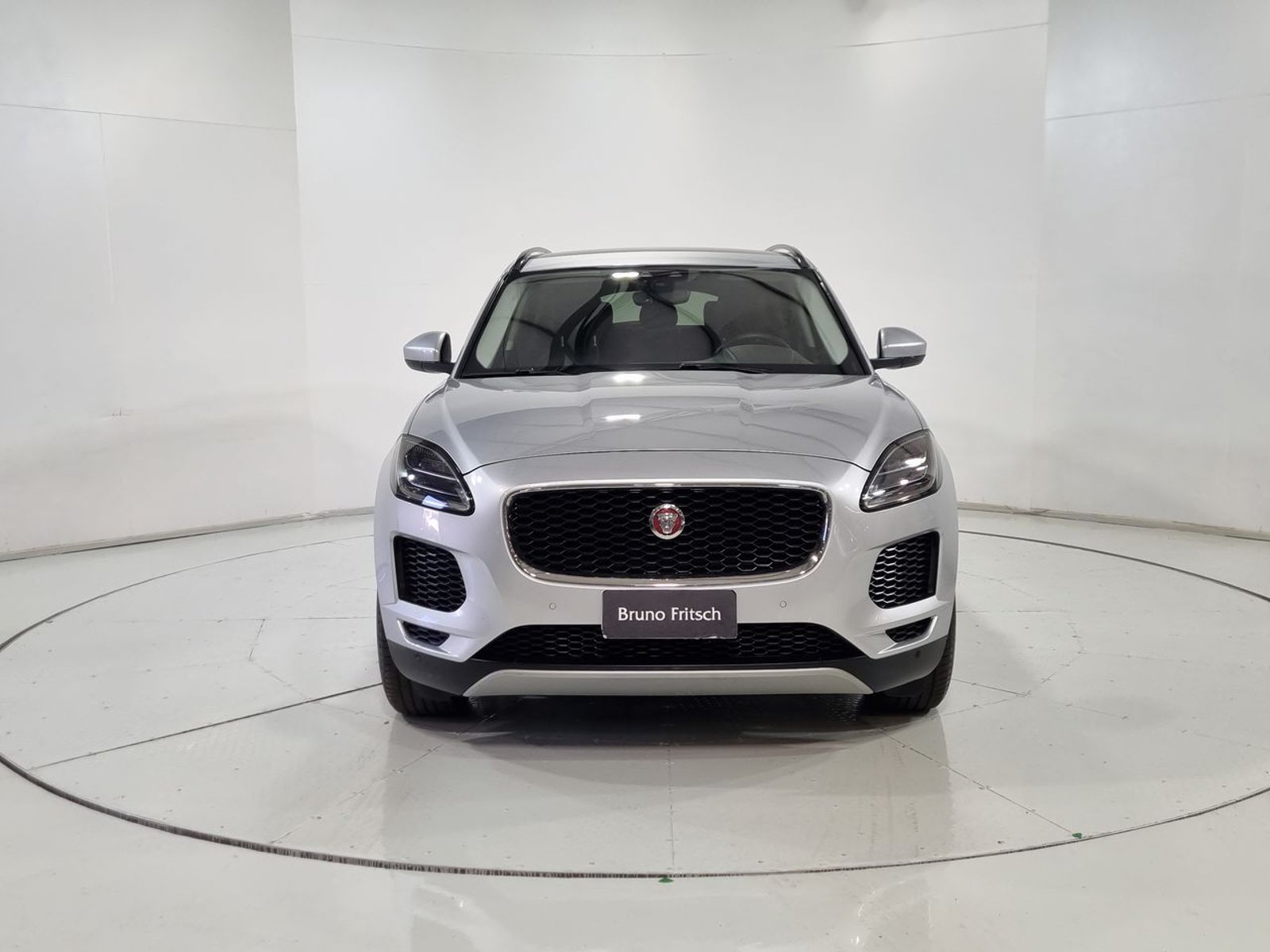 Jaguar E-PACE E PACE 4X4 2.0 AUT 2019 - Imagen 17 de 20