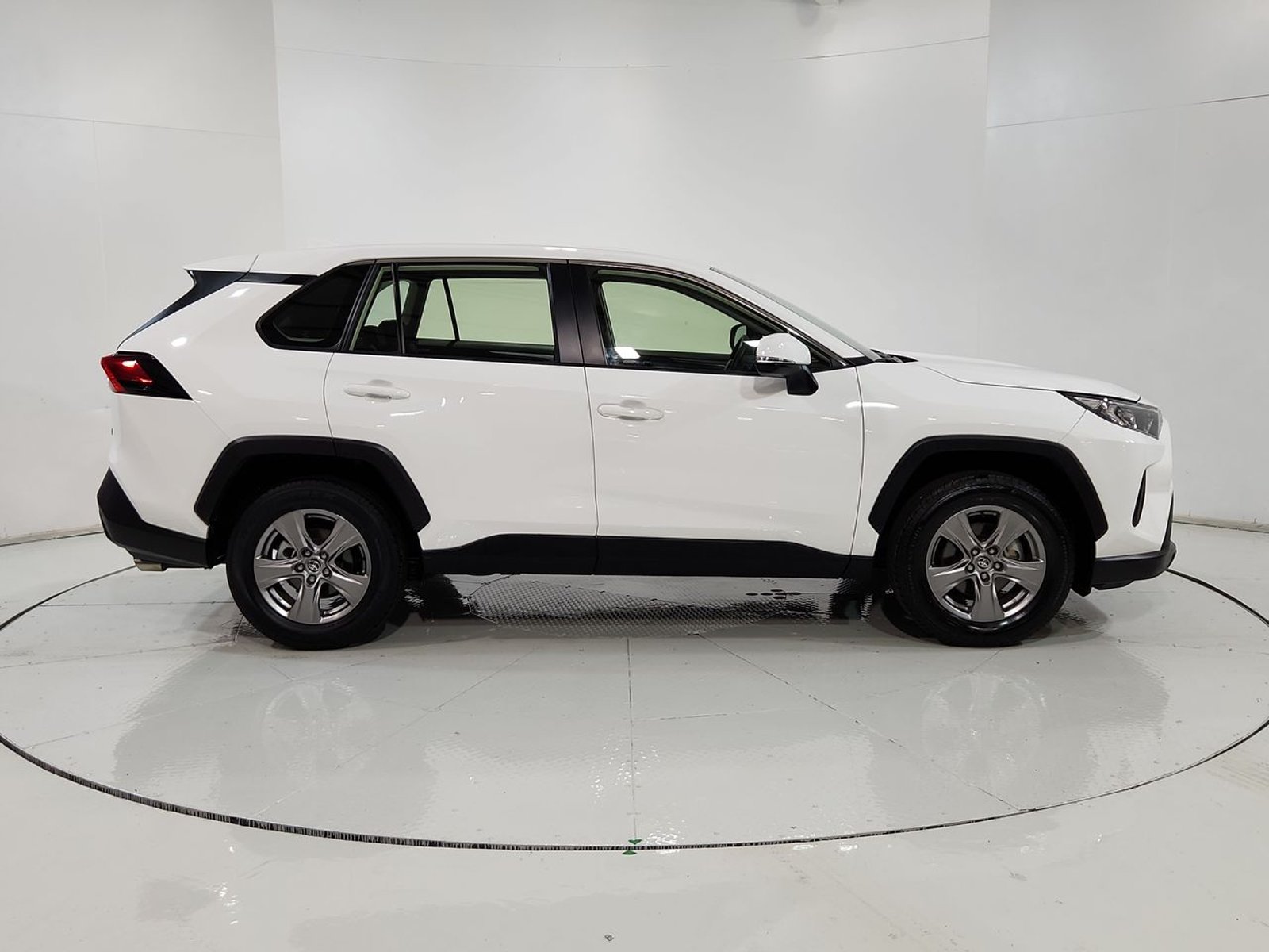 Toyota RAV4 4X2 2.0 AUT 2025 - Imagen 13 de 20