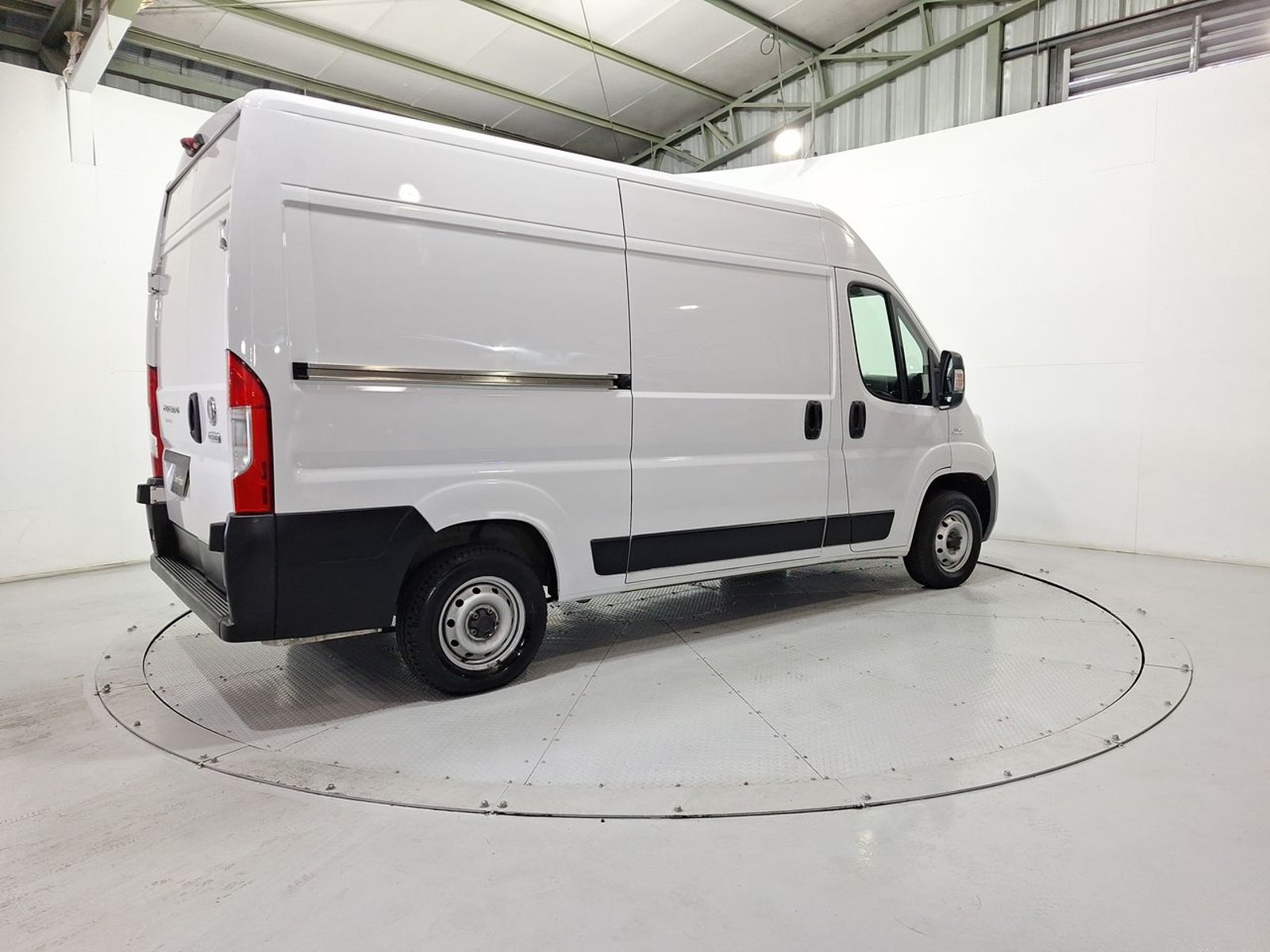 Fiat DUCATO MAXI CARGO MULTIJET C 2.3 2021 - Imagen 9 de 20