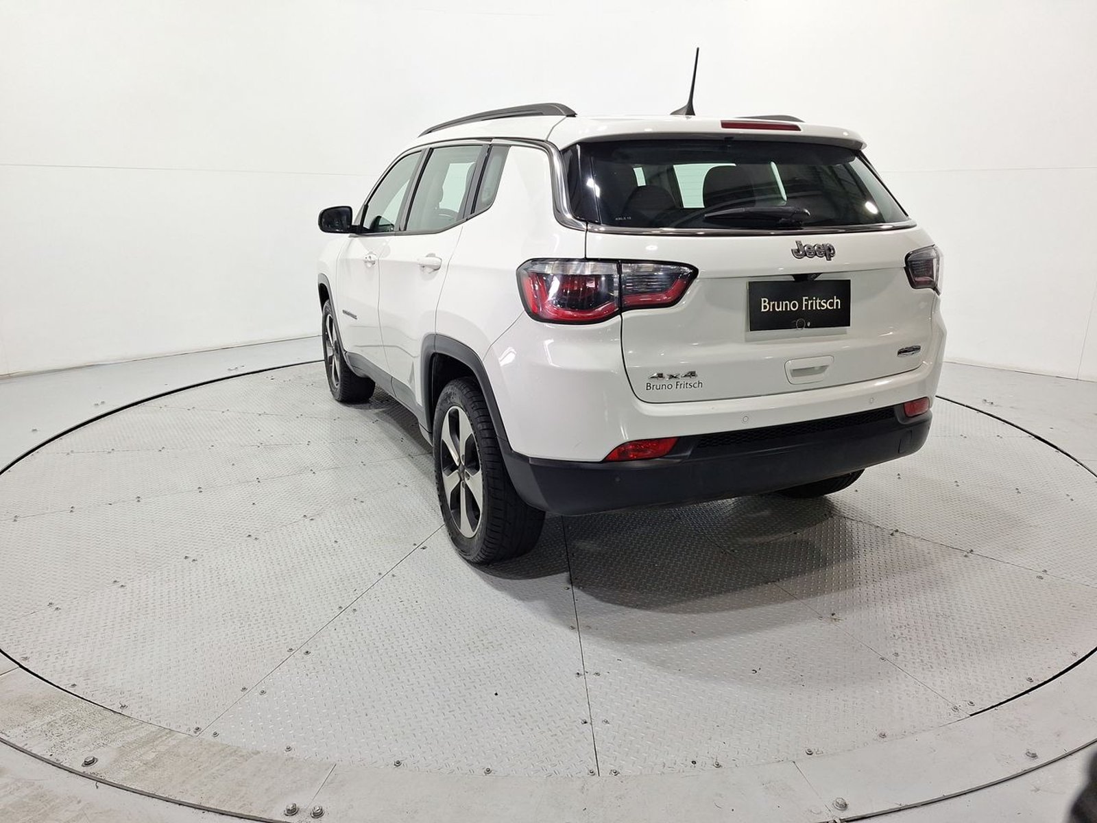 Jeep COMPASS LONGITUDE 4X4 2.4 AUT 2018 - Imagen 6 de 20