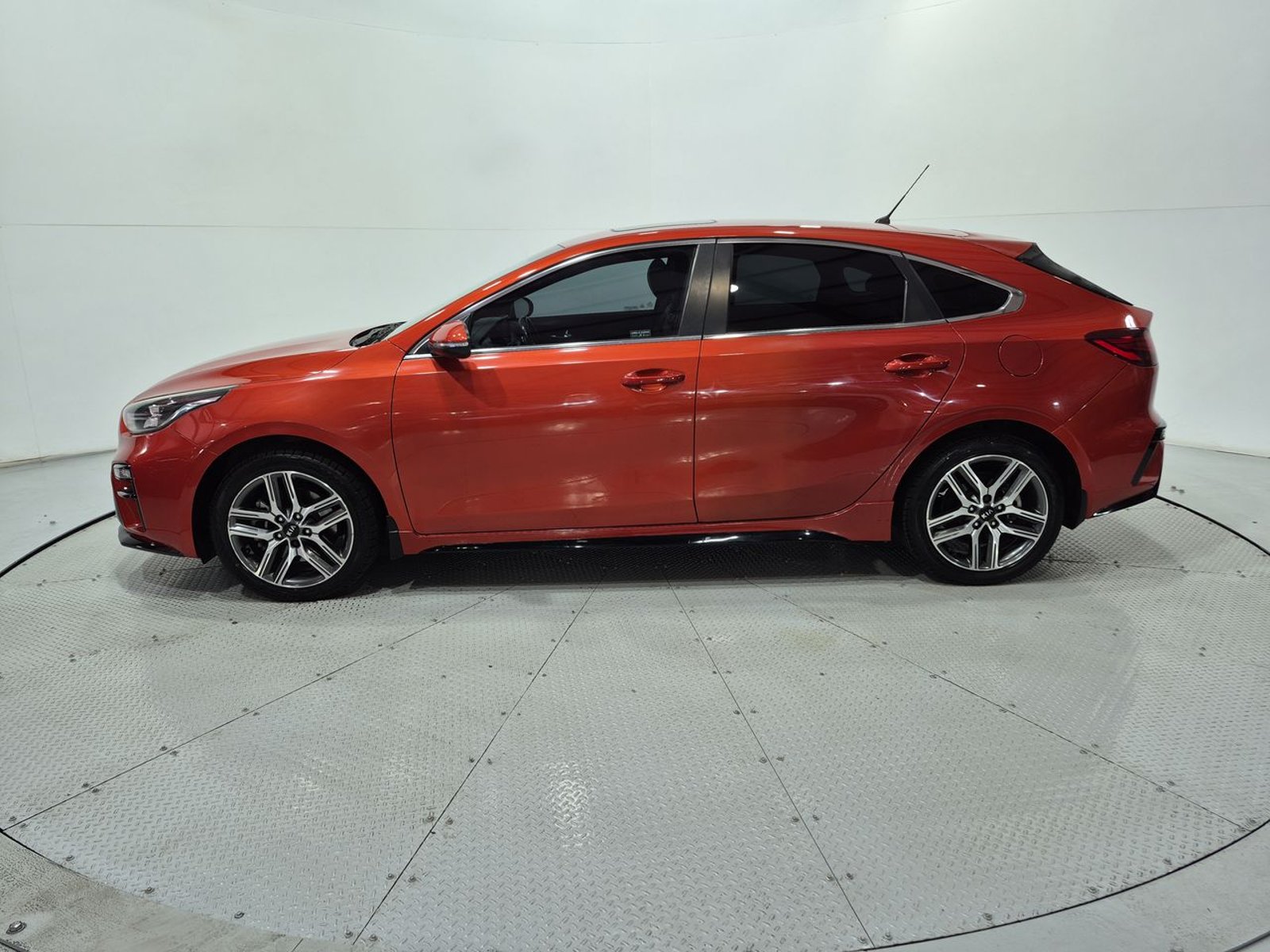 Kia CERATO 5 BD TGDI HATCH BACK 1.6 2020 - Imagen 4 de 20