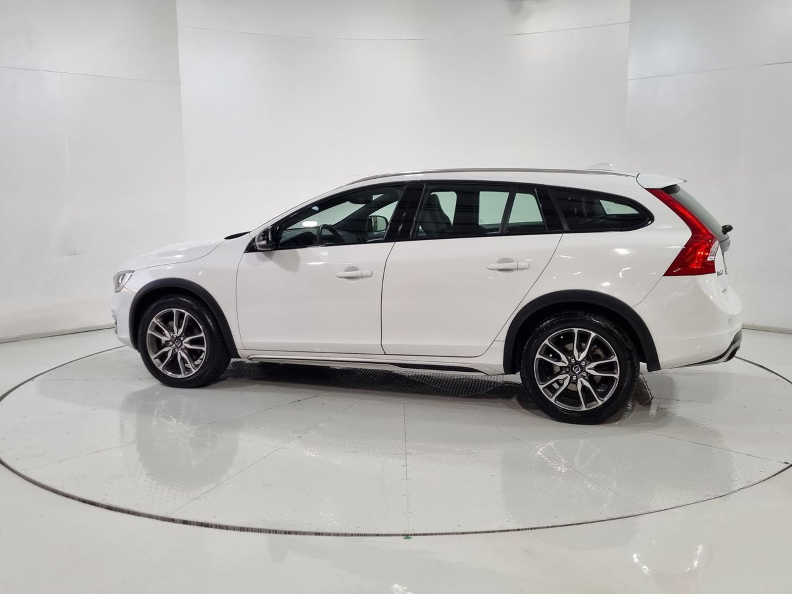 Volvo V60CC T5 AWD 2.5 2017 - Imagen 6 de 20