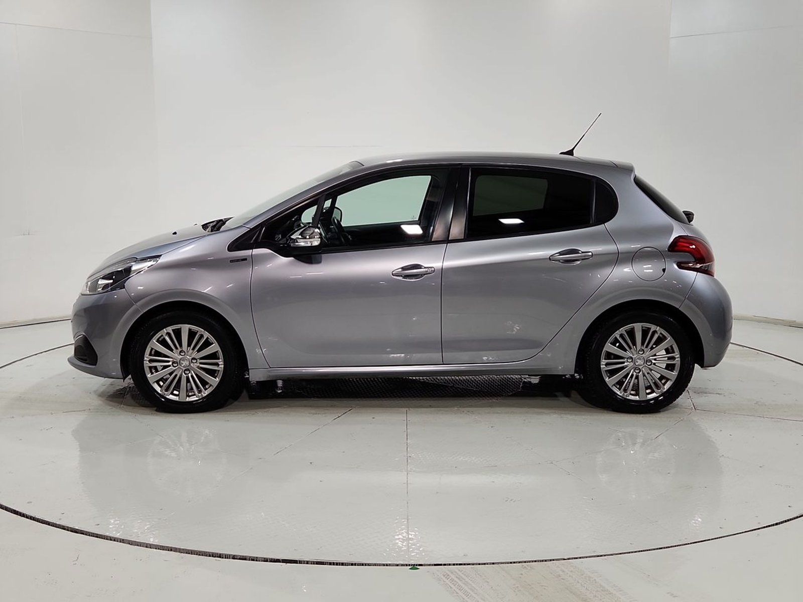Peugeot 208 PURE TECH HB 1.2 2021 - Imagen 5 de 20