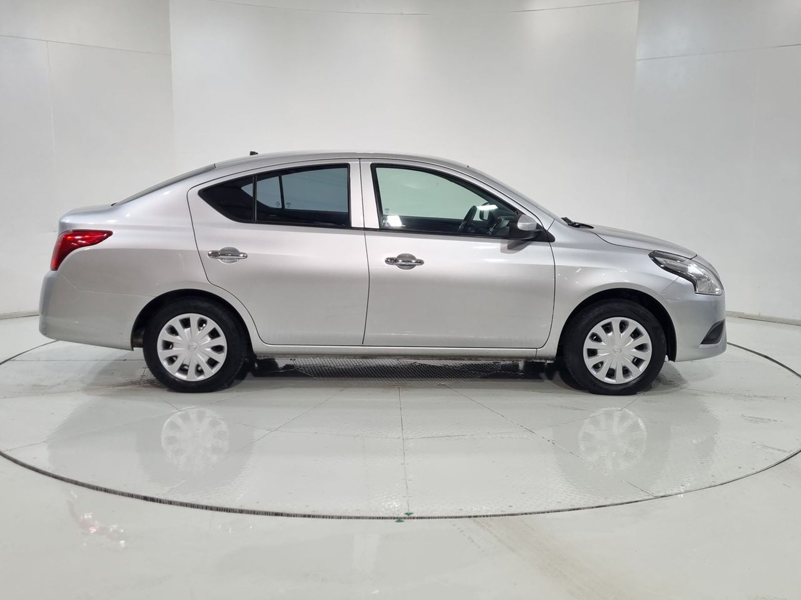 Nissan VERSA SEDAN 1.6 2019 - Imagen 13 de 20