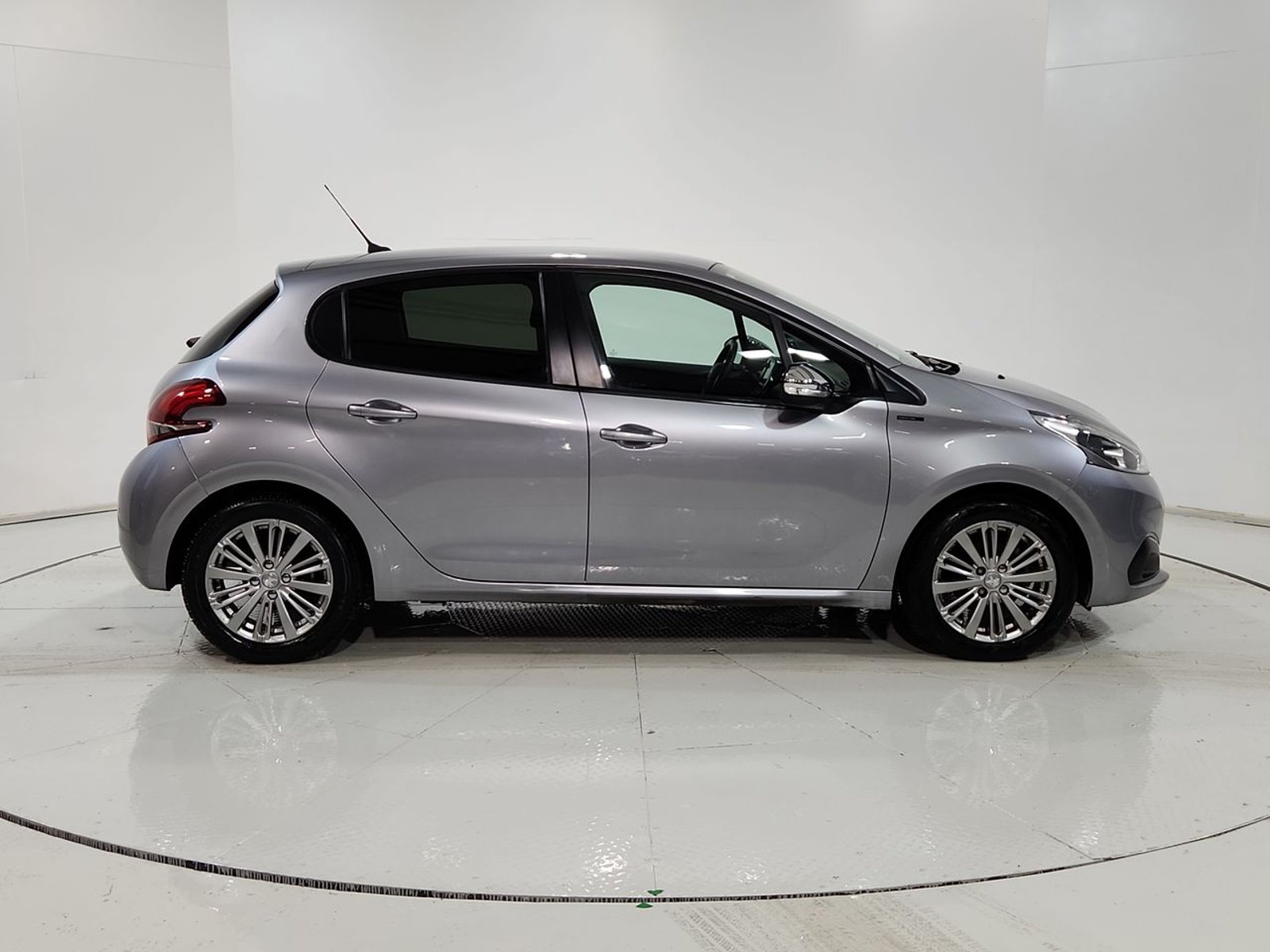 Peugeot 208 PURE TECH HB 1.2 2021 - Imagen 13 de 20