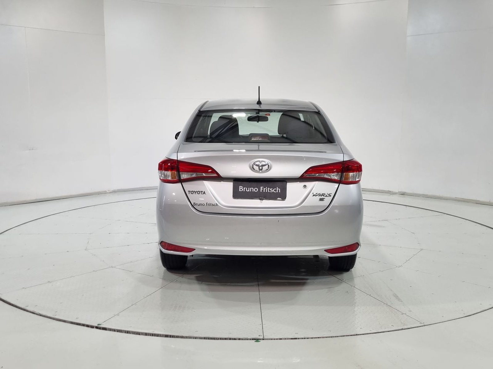 Toyota YARIS SEDAN OTTO 1.5 2023 - Imagen 9 de 20