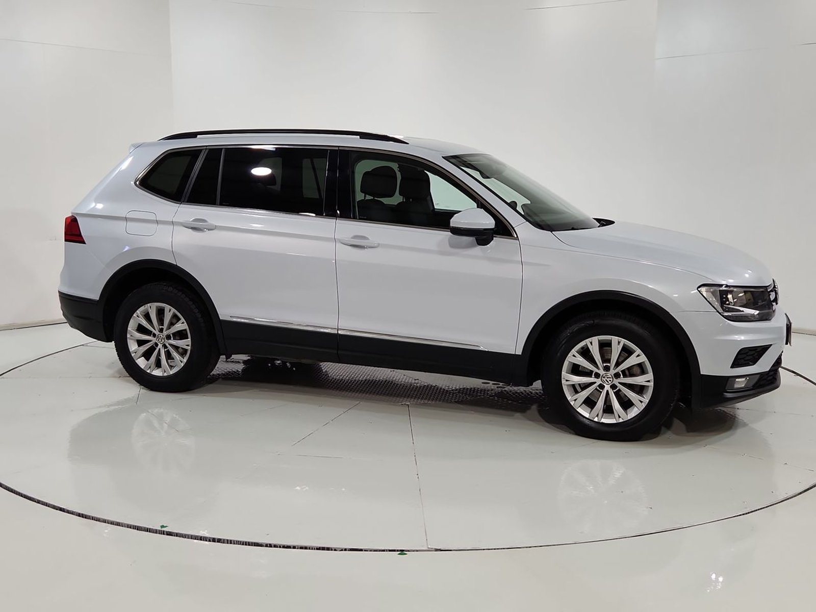 Volkswagen TIGUAN TDI 2.0 AUT 2018 - Imagen 14 de 20