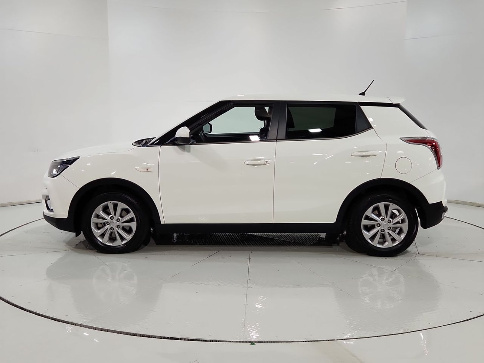 Ssangyong TIVOLI 1.6 2019 - Imagen 5 de 20