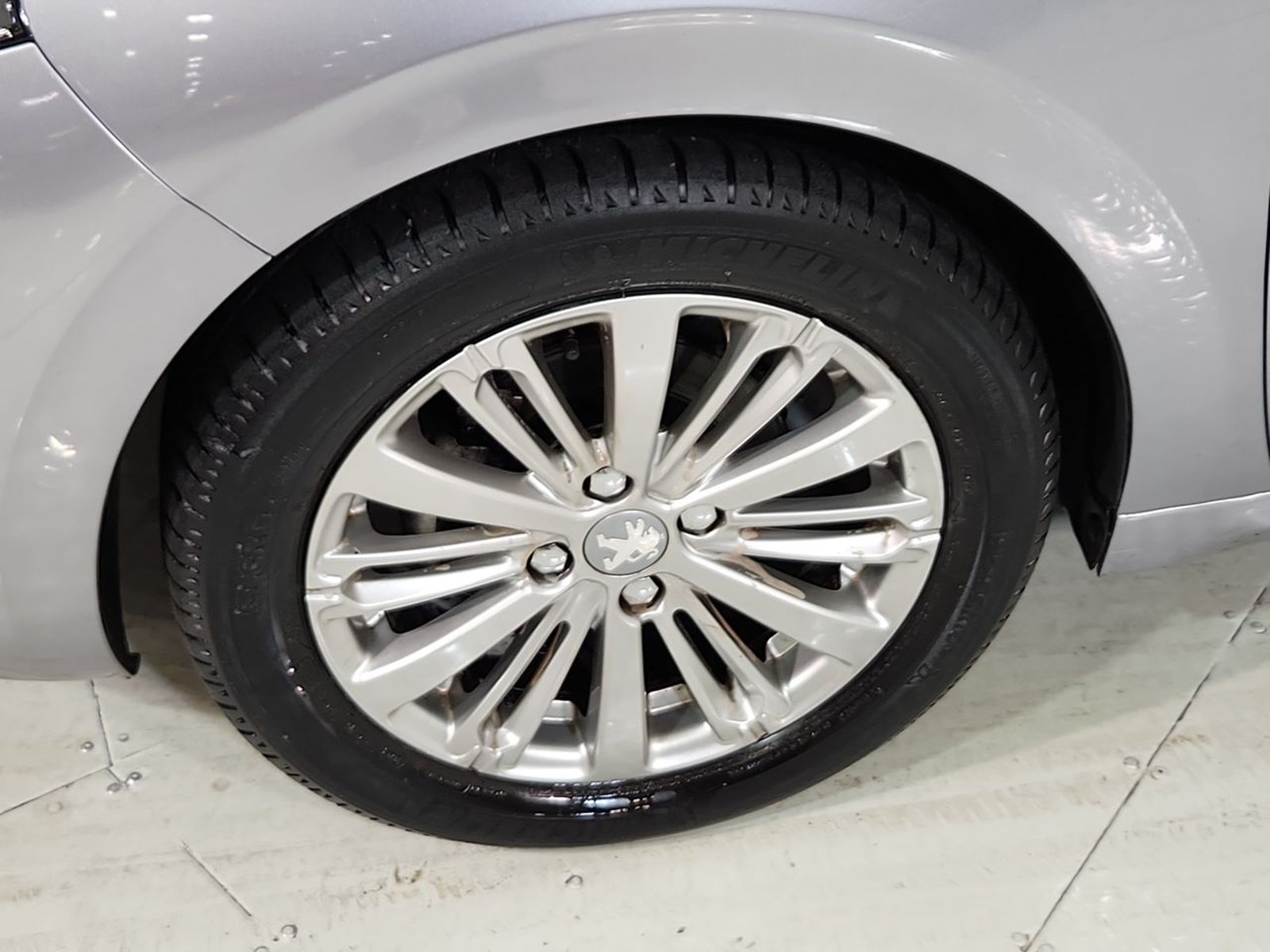 Peugeot 208 PURE TECH HB 1.2 2021 - Imagen 18 de 20