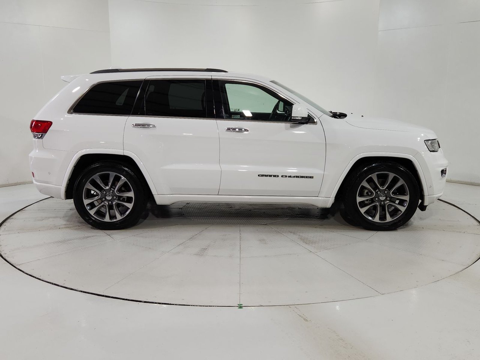 Jeep GRAND CHEROKEE G CHEROKEE OVERLAND 4X4 5.7 AUT 2018 - Imagen 13 de 20