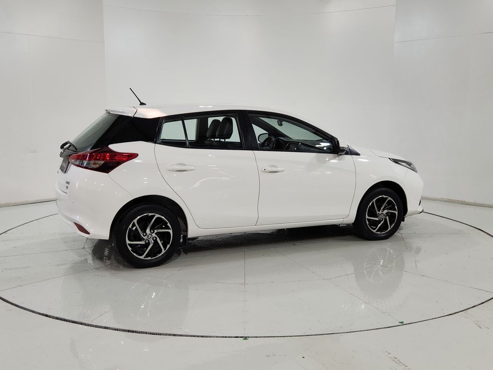 Toyota YARIS HB OTTO 1.5 2021 - Imagen 12 de 20