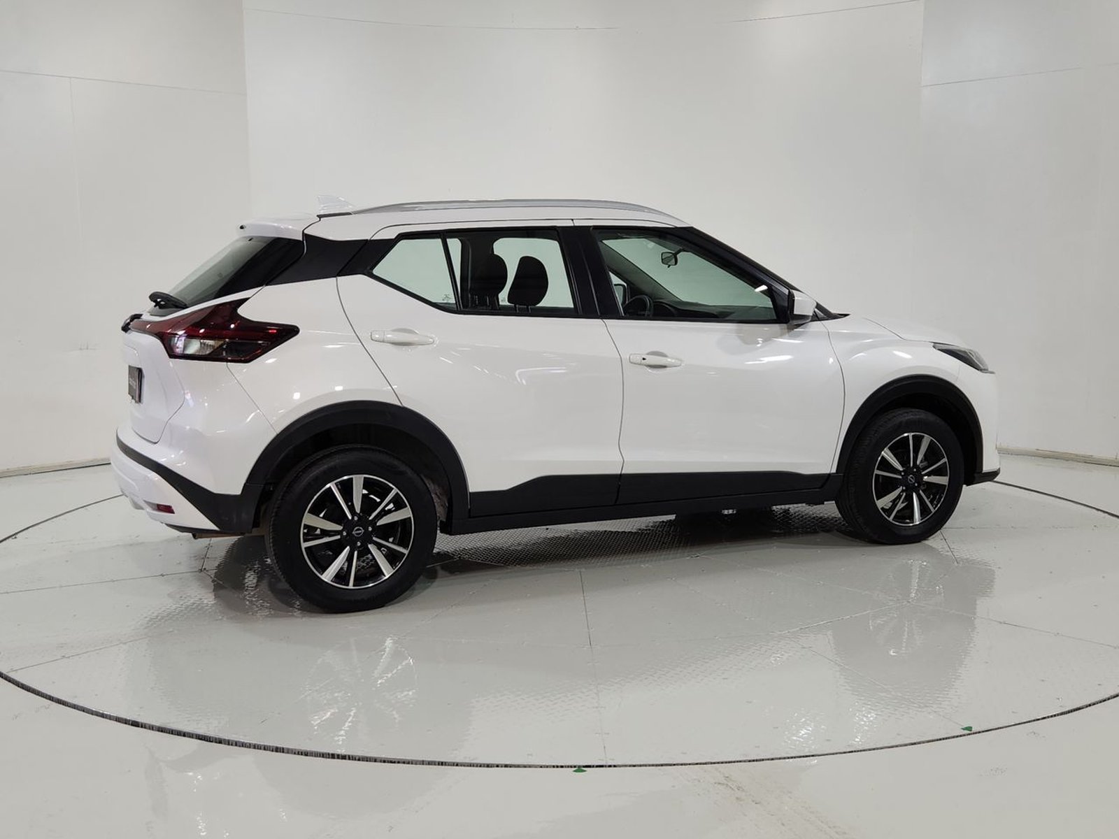 Nissan KICKS MT 1.6 2023 - Imagen 12 de 20