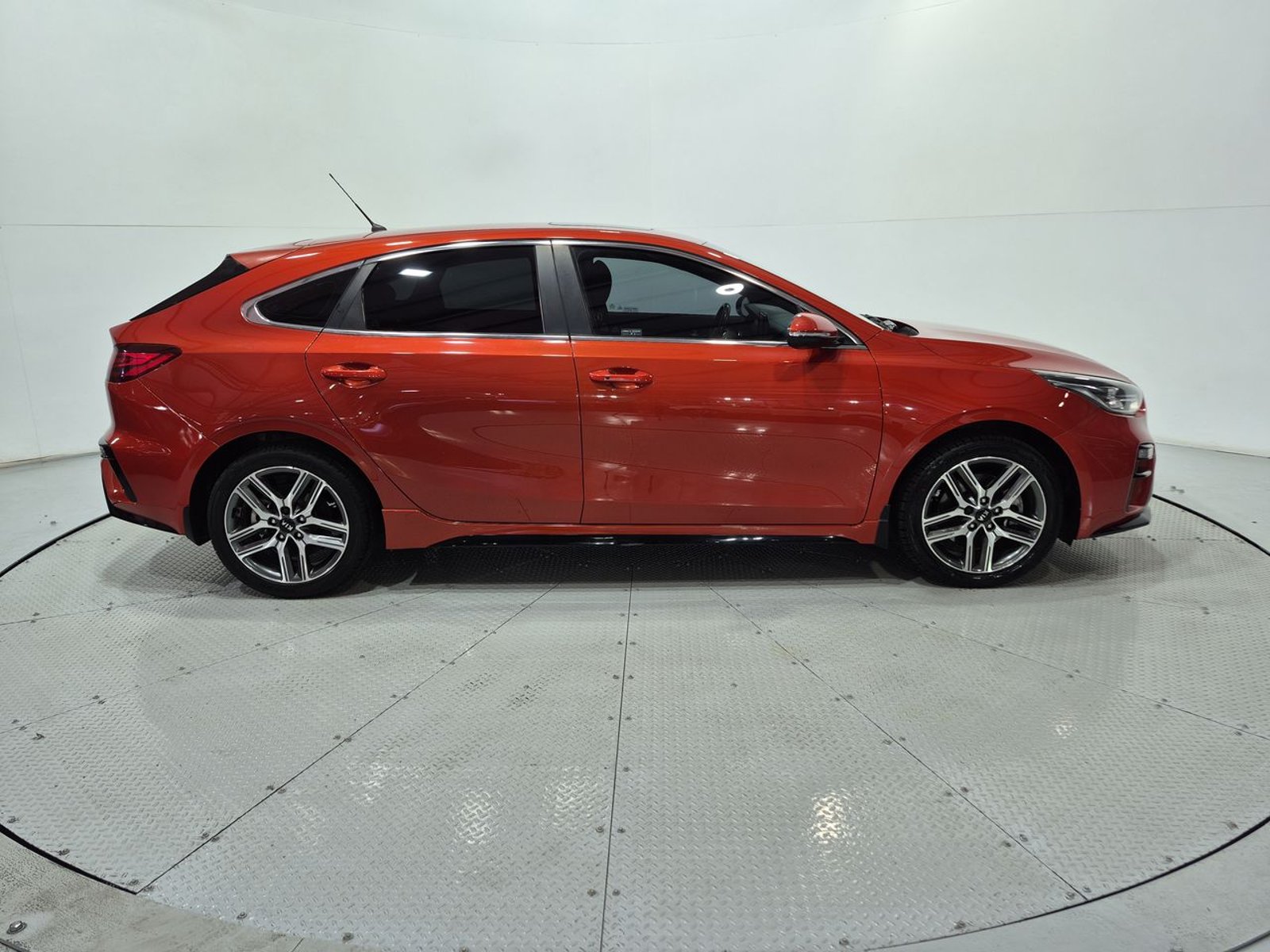 Kia CERATO 5 BD TGDI HATCH BACK 1.6 2020 - Imagen 10 de 20