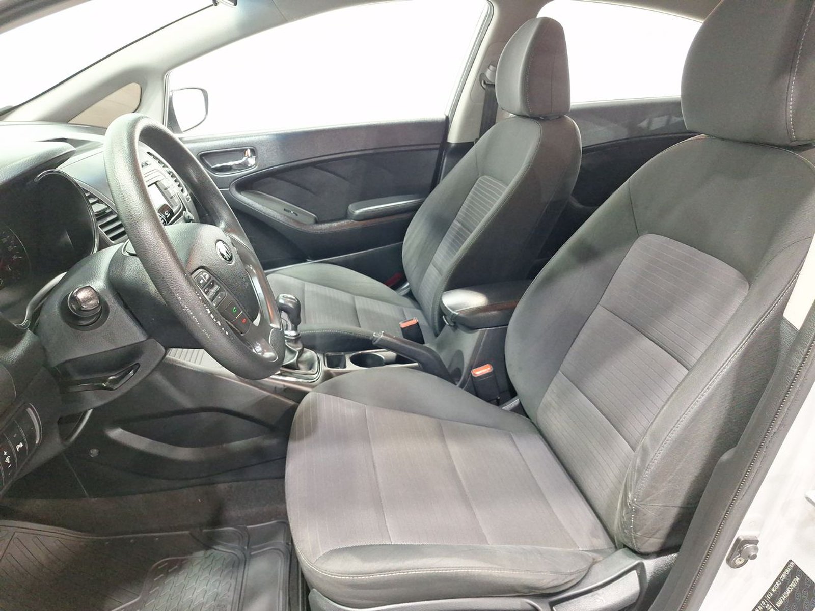Kia CERATO EX 1.6 2018 - Imagen 18 de 20