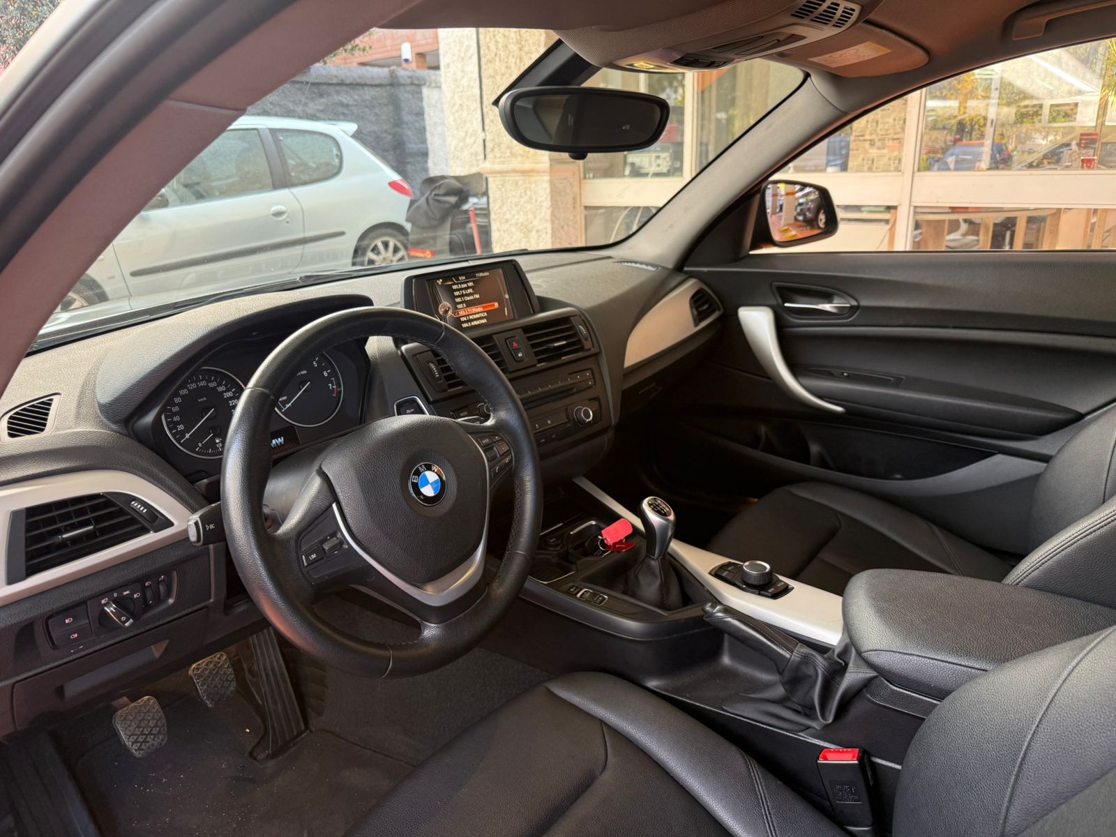 BMW 114 2015 - Imagen 9 de 14