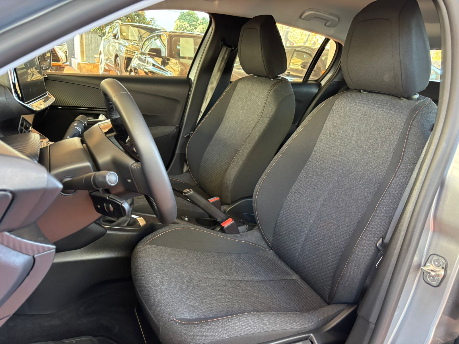 PEUGEOT 208 2025 - Imagen 8 de 15