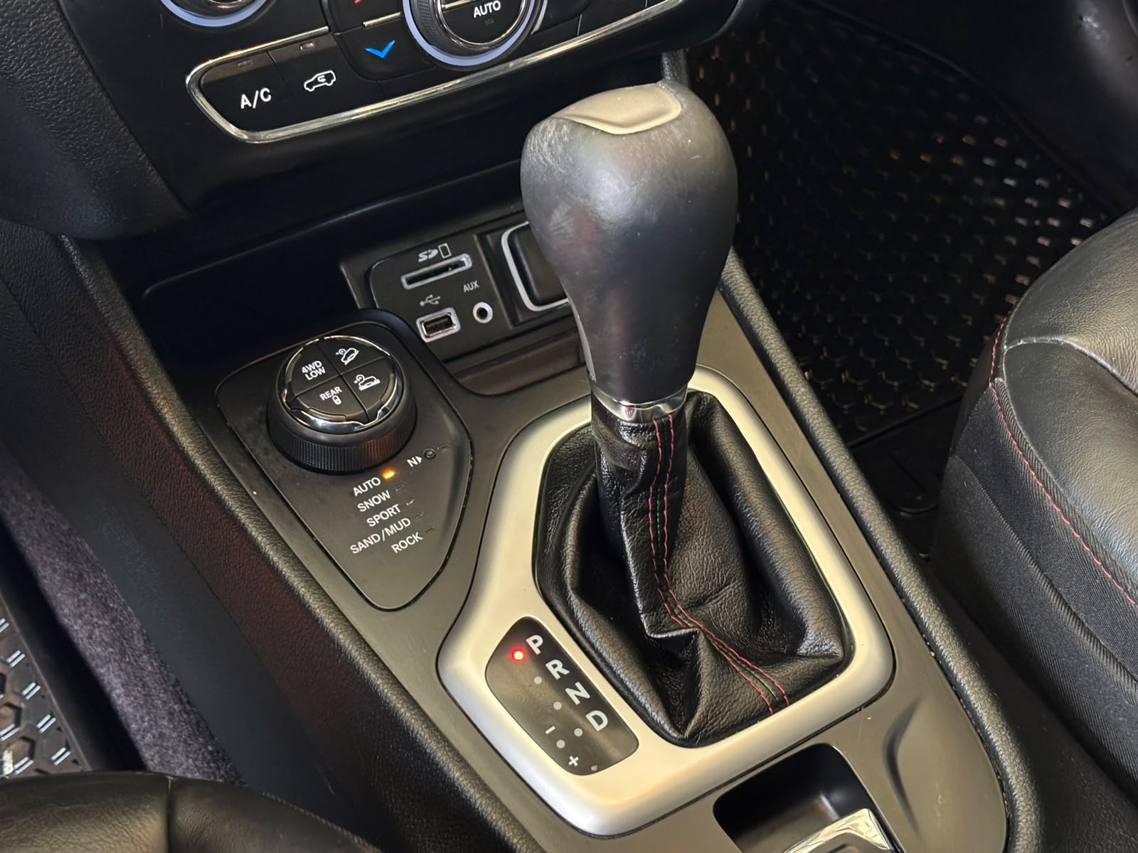 Jeep CHEROKEE 2017 - Imagen 7 de 15