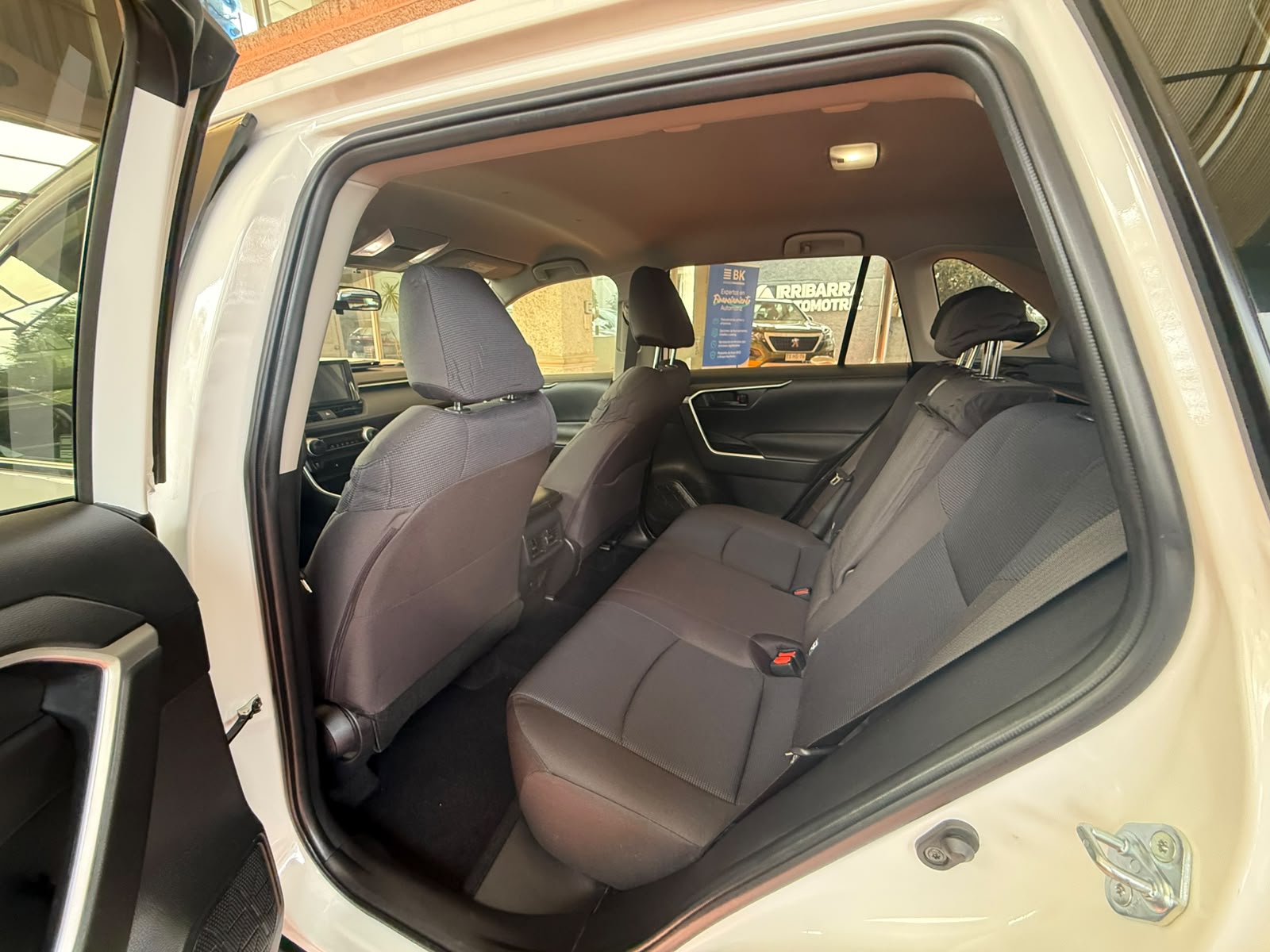 TOYOTA RAV4 2023 - Imagen 11 de 15