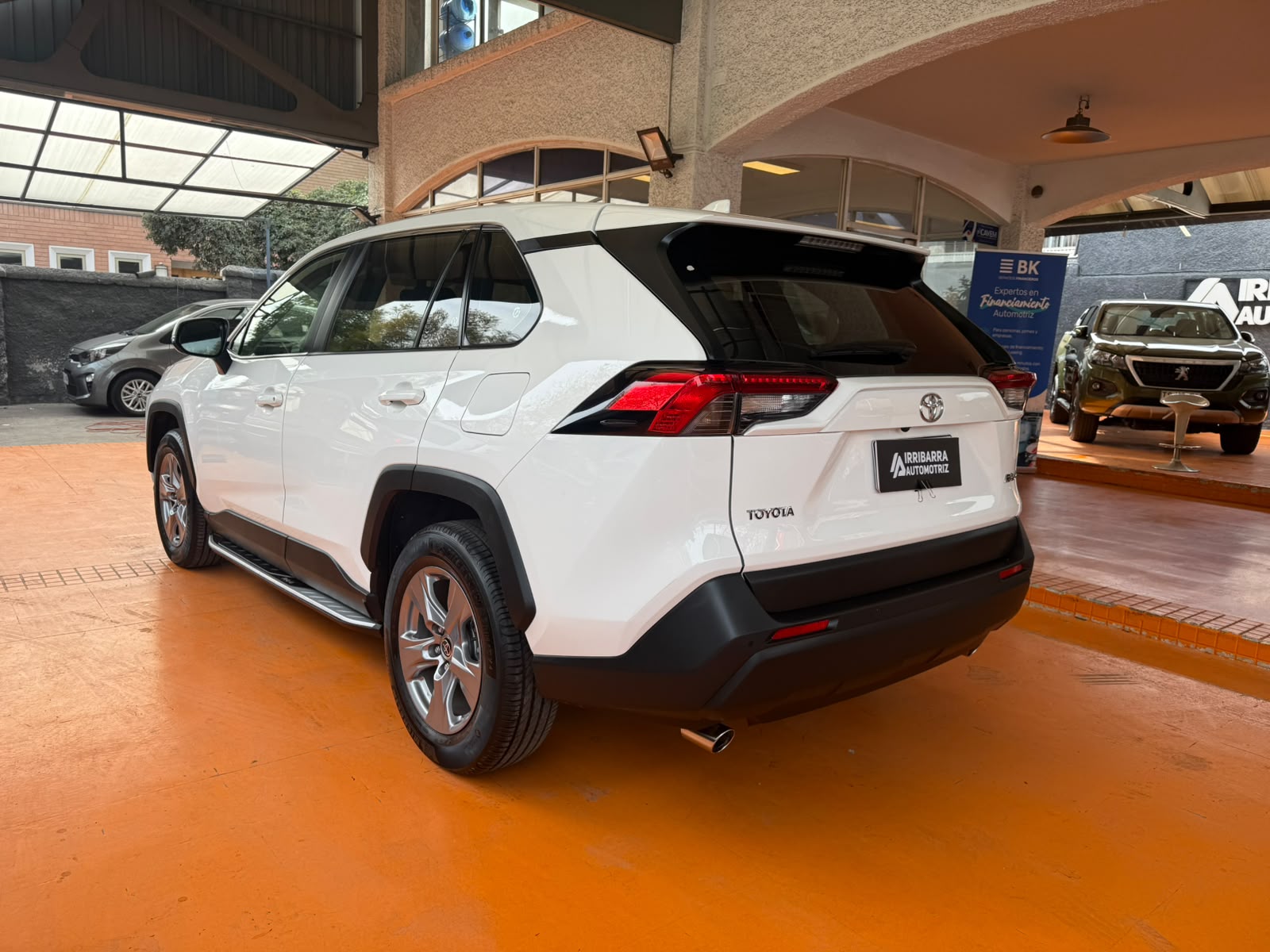 TOYOTA RAV4 2023 - Foto 5 de 15