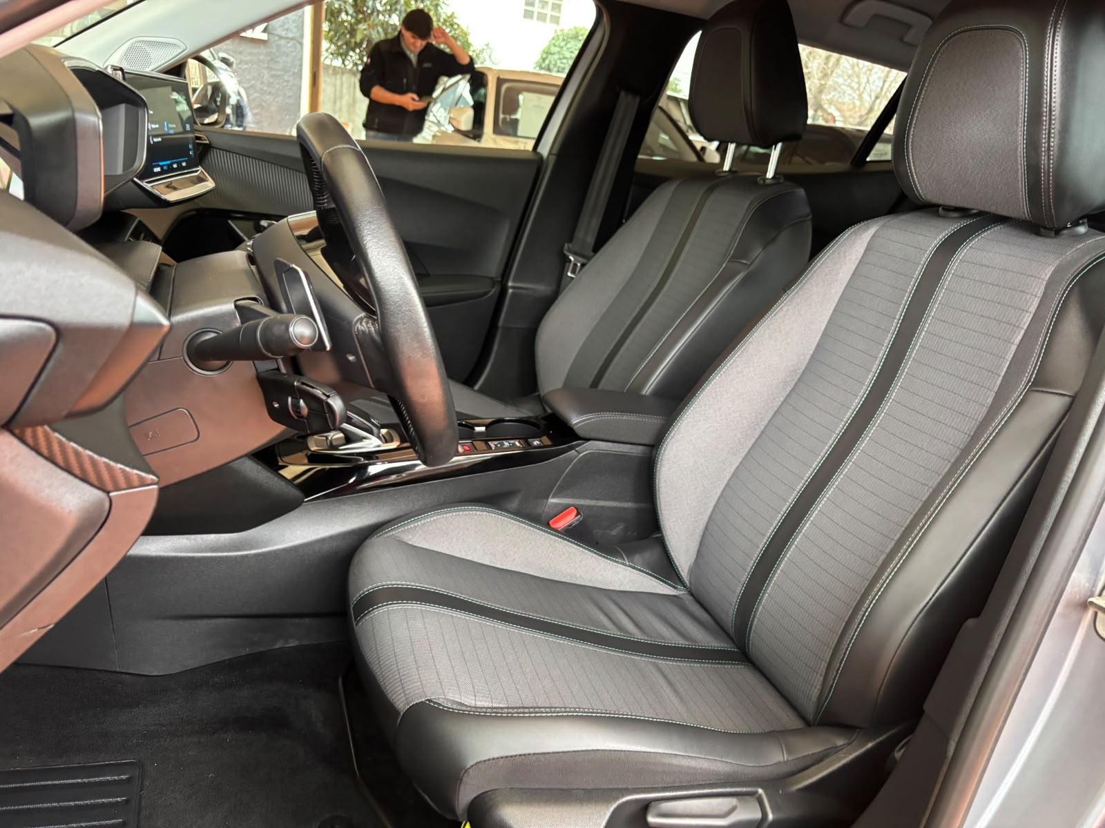 Peugeot 2008 2021 - Imagen 8 de 15