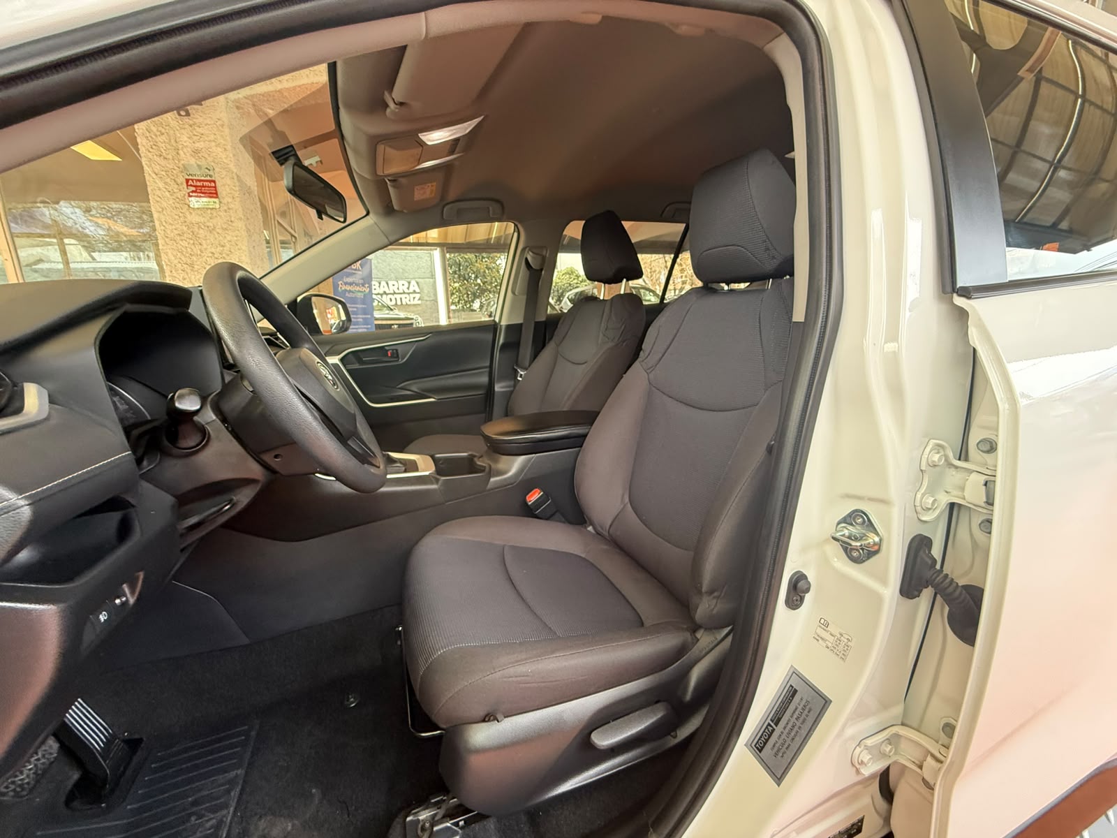 TOYOTA RAV4 2023 - Imagen 9 de 15