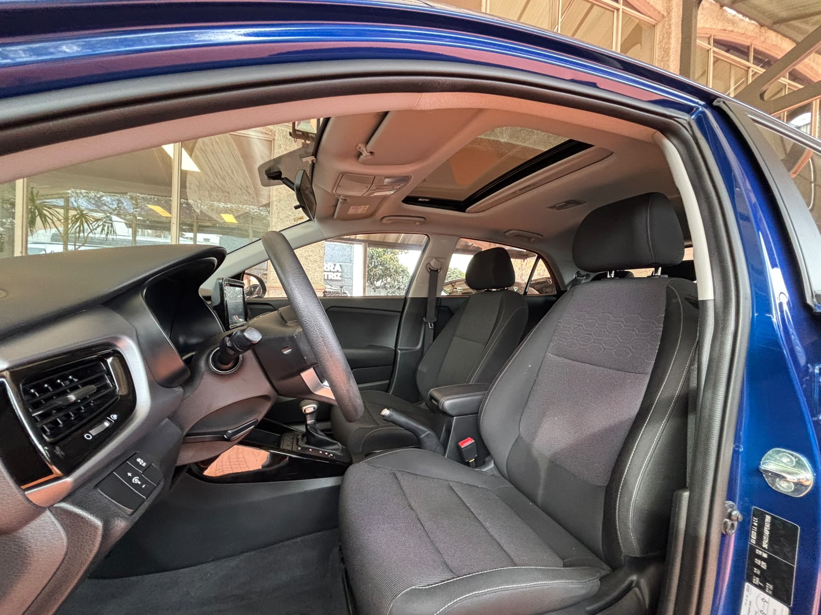 KIA RIO 5 2024 - Imagen 8 de 15