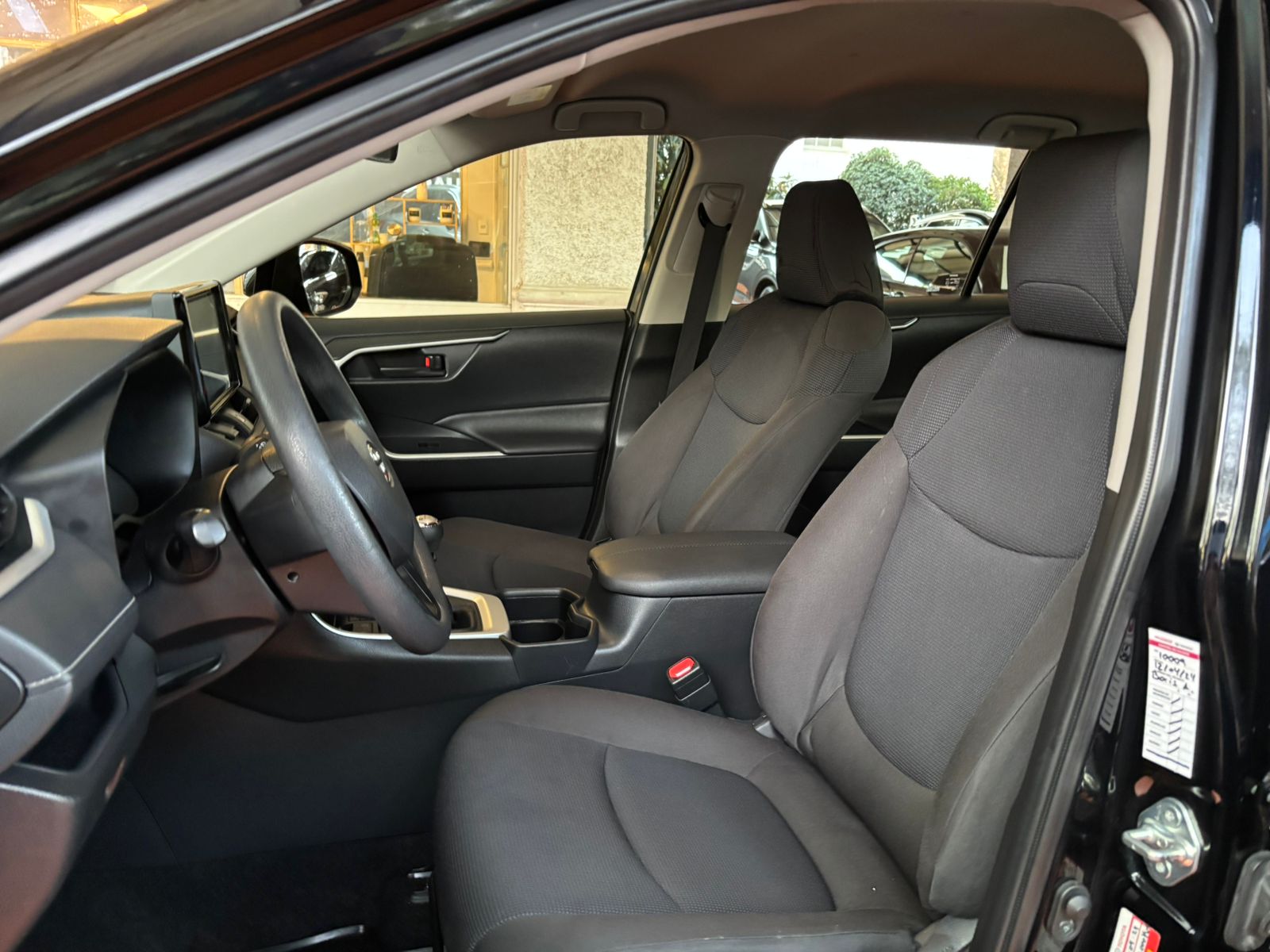 TOYOTA RAV4 2023 - Imagen 8 de 15