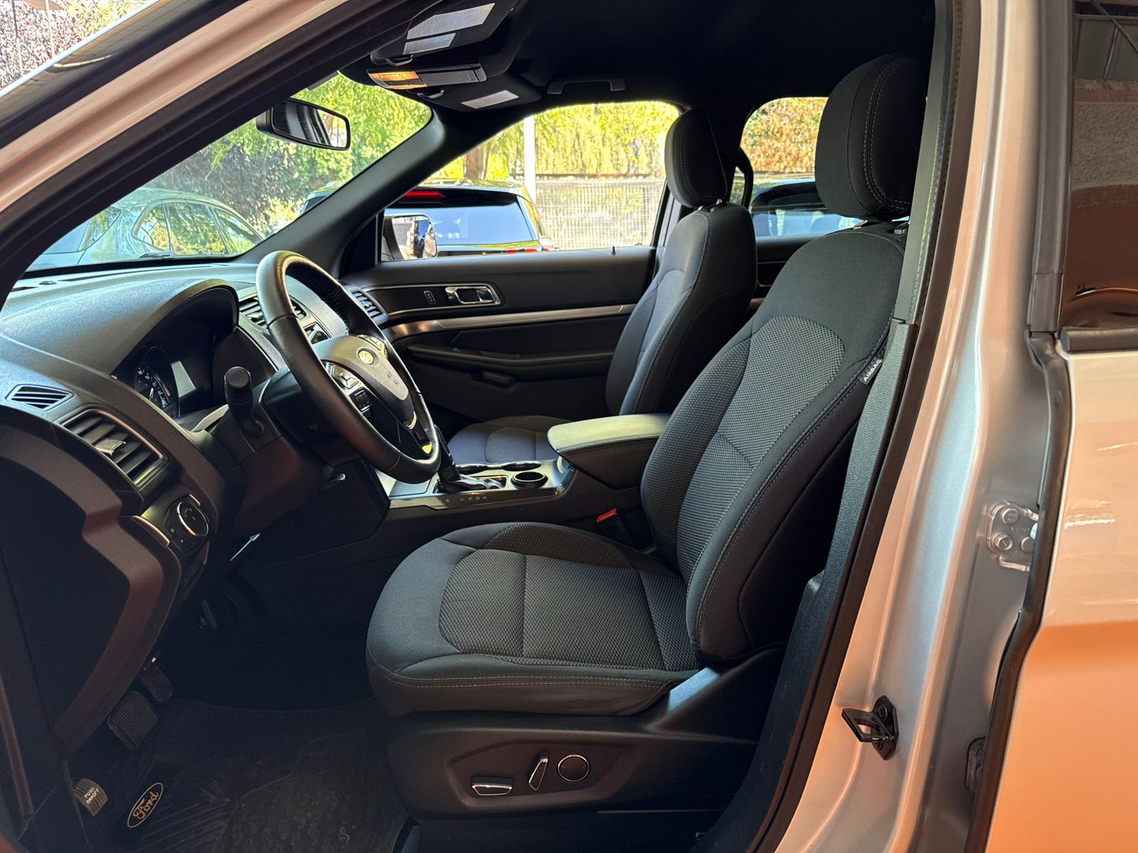 FORD EXPLORER 2018 - Imagen 8 de 15