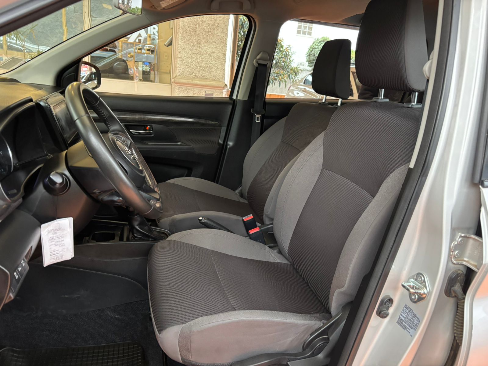 SUZUKI ERTIGA 2023 - Imagen 8 de 15